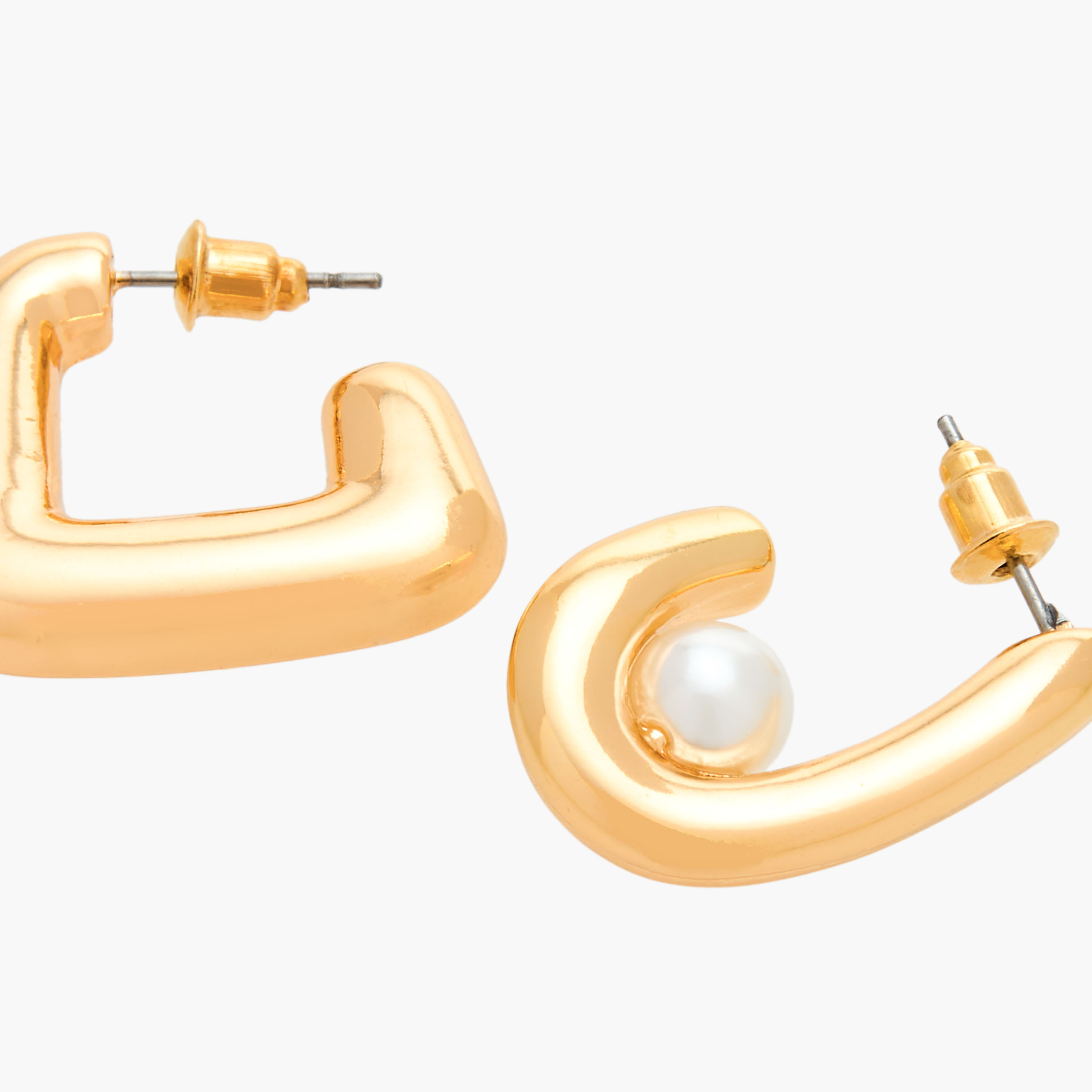 حلق بتفاصيل لؤلؤ مع مشبك إغلاق من جلو-women-watchesandjewellery-jewellery-earrings-image-5