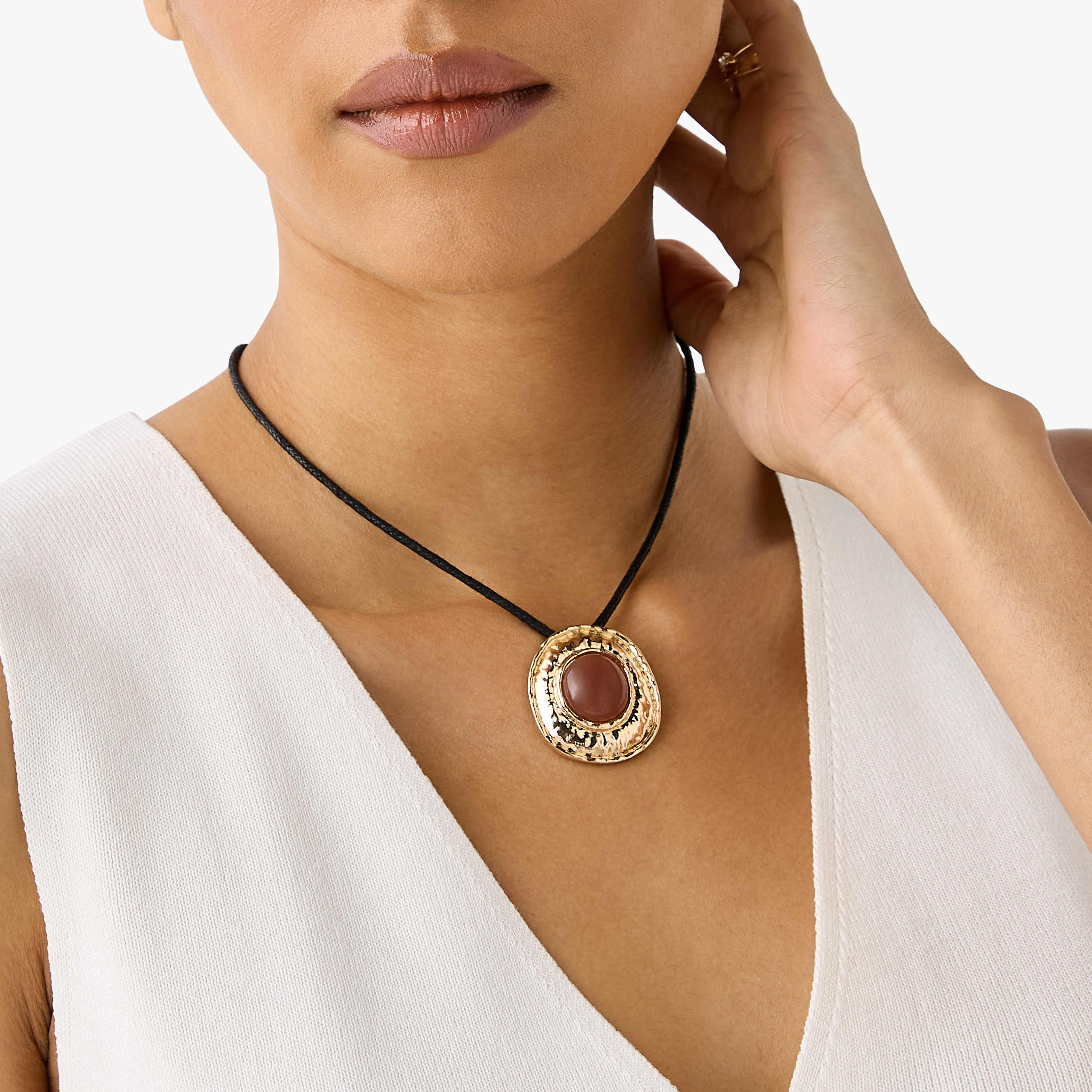عقد بدلاية بتفاصيل راتنج ومشبك إغلاق-women-watchesandjewellery-jewellery-necklacesandpendants-image-2