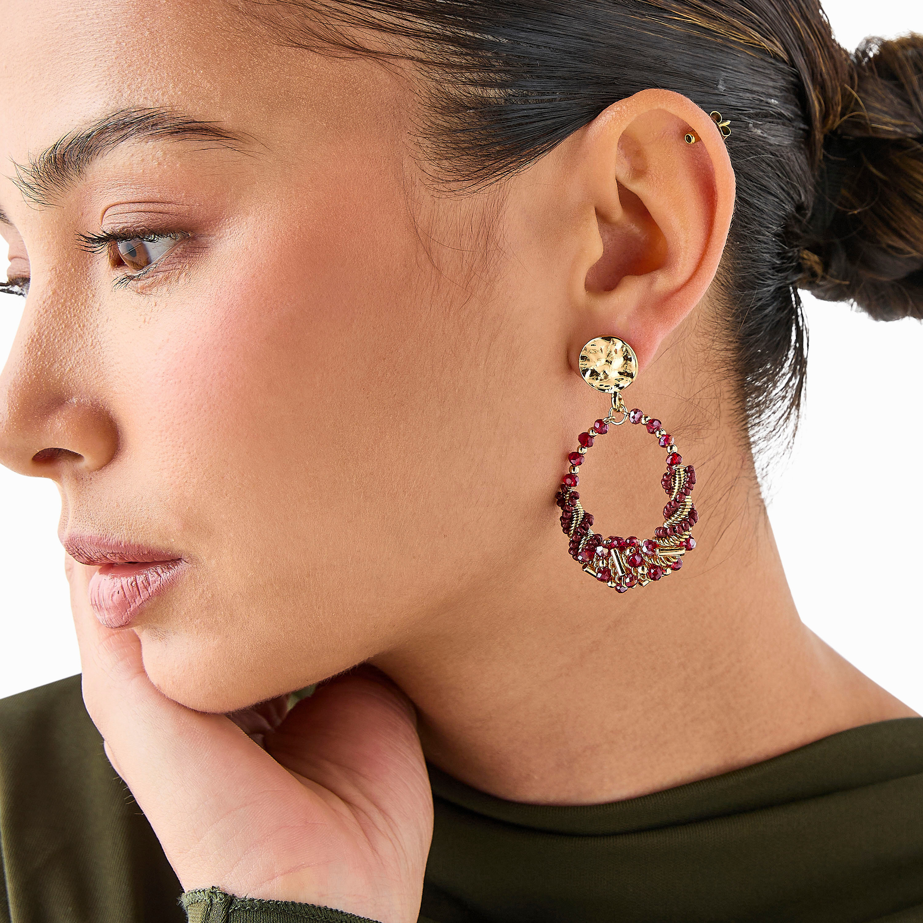 حلق متدلي مزين بالخرز بمكبس إغلاق خلفي-women-watchesandjewellery-jewellery-earrings-image-2