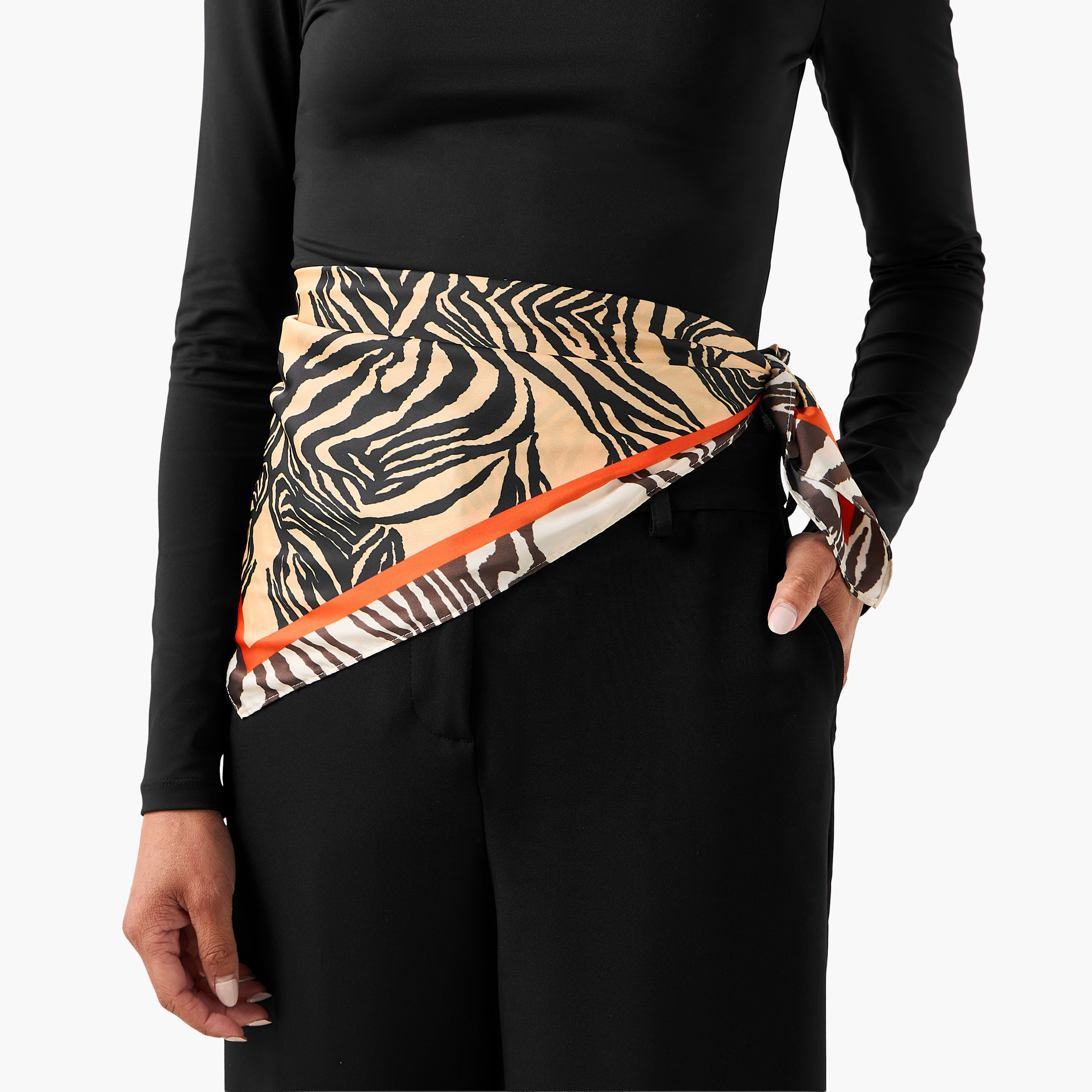 وشاح حريري مربع فاخر بألوان متعددة-women-winterwear-scarves-image-5