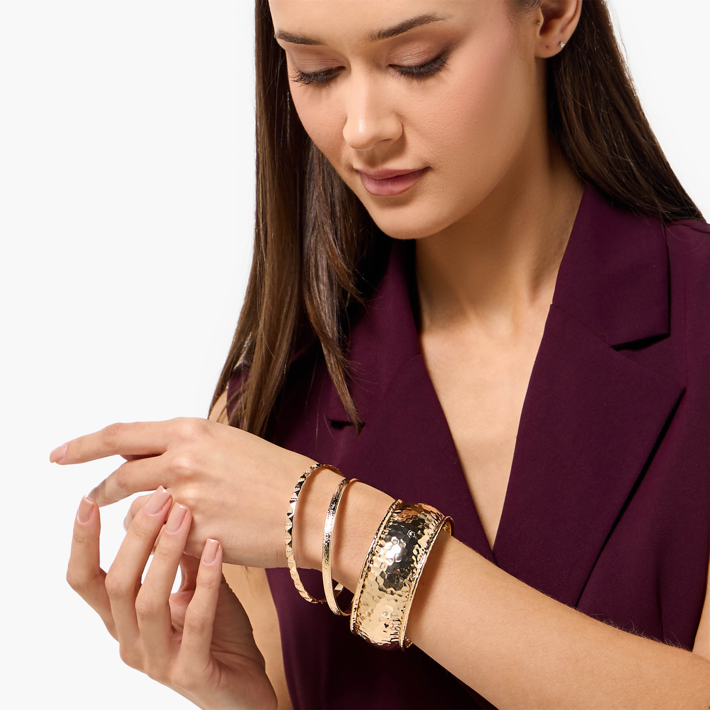 أساور ذهبية بارزة الملمس - طقم من 3 قطع-women-watchesandjewellery-jewellery-banglesandbracelets-image-2