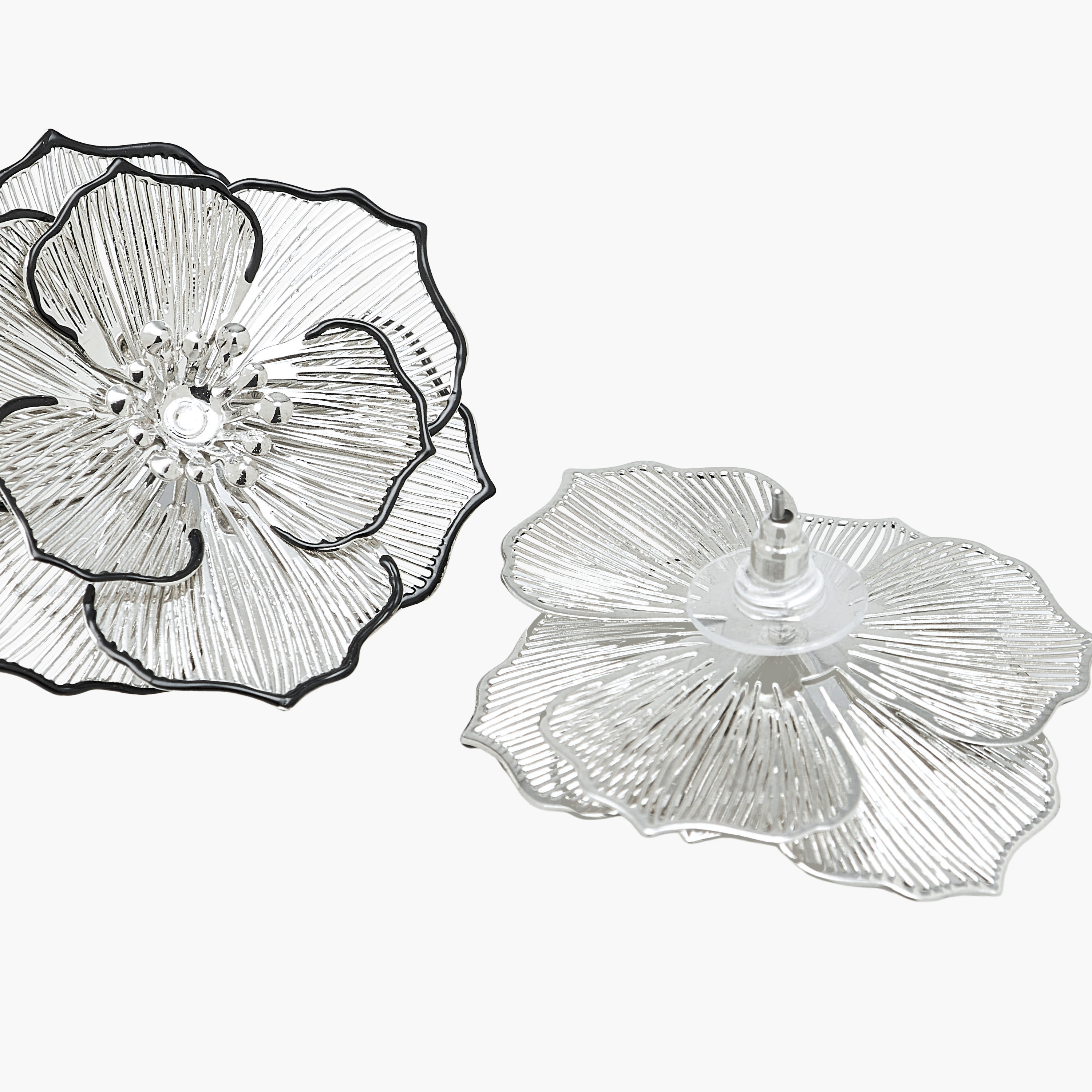 أقراط بلون فضي ومكبس إغلاق خلفي-women-watchesandjewellery-jewellery-earrings-image-5