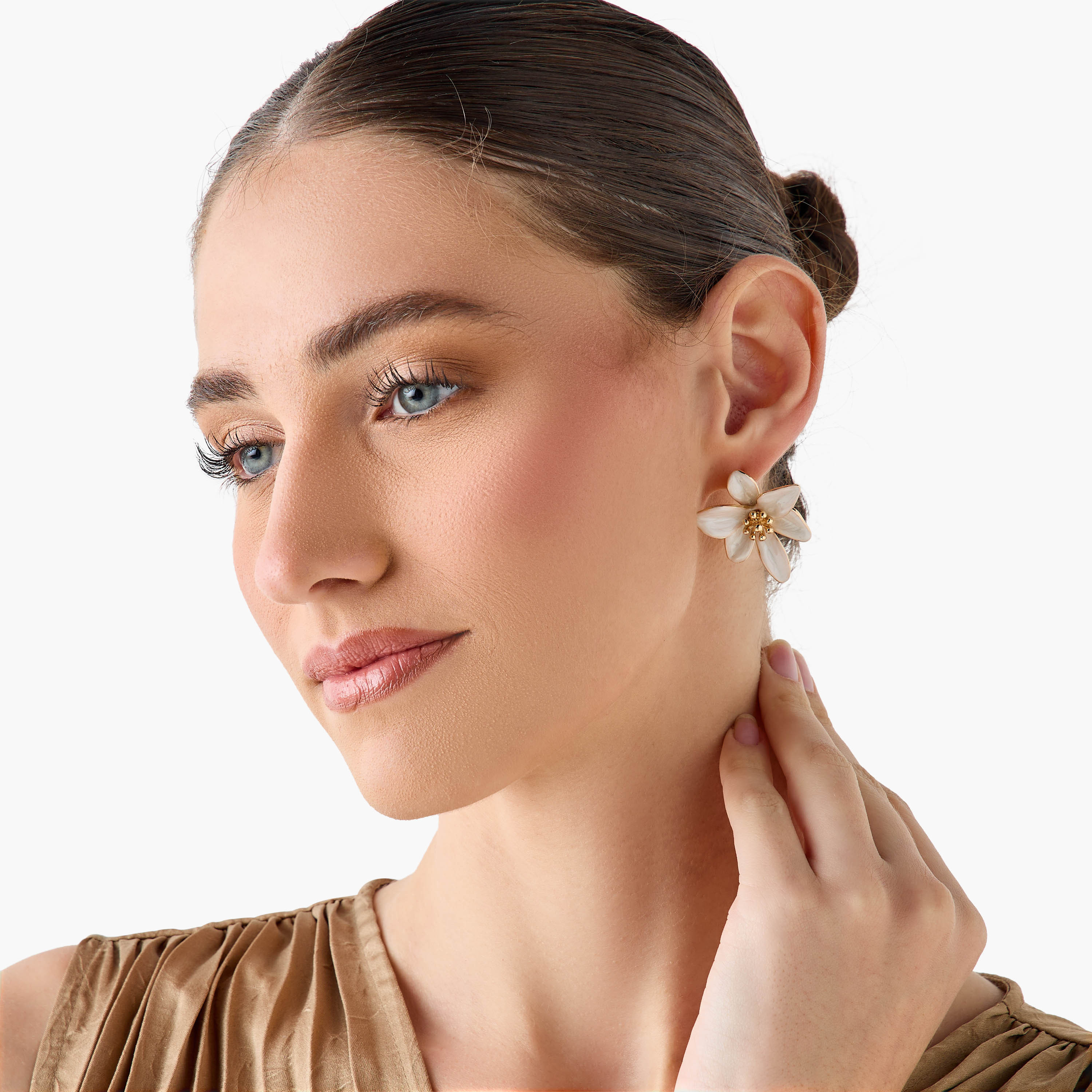 Pack of 2 Enamel Floral Embellished Stud Earrings with Pushback Closure-women-watchesandjewellery-jewellery-earrings-image-2