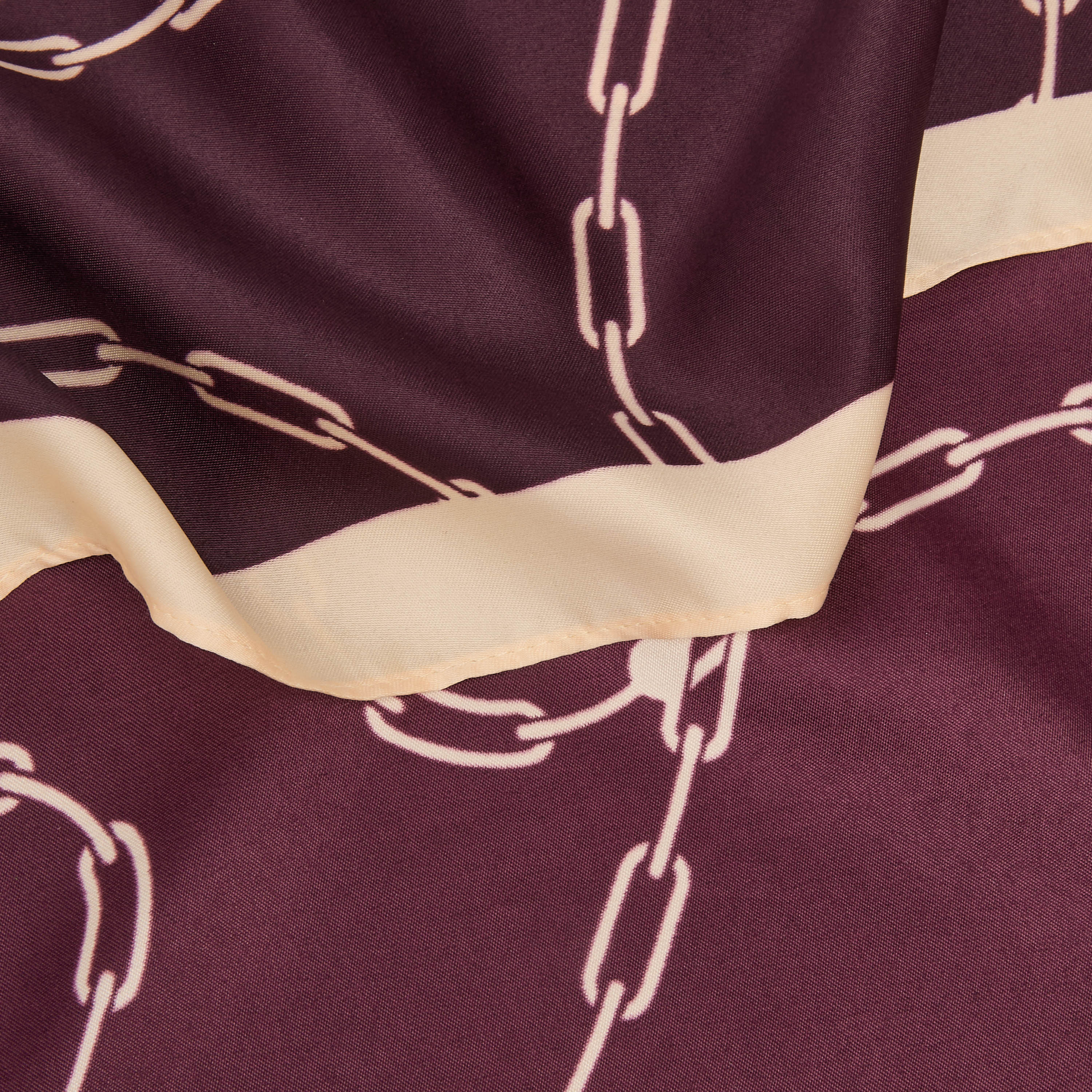 وشاح ساتان مربع بطبعات سلاسل-women-clothingaccessories-scarves-image-5