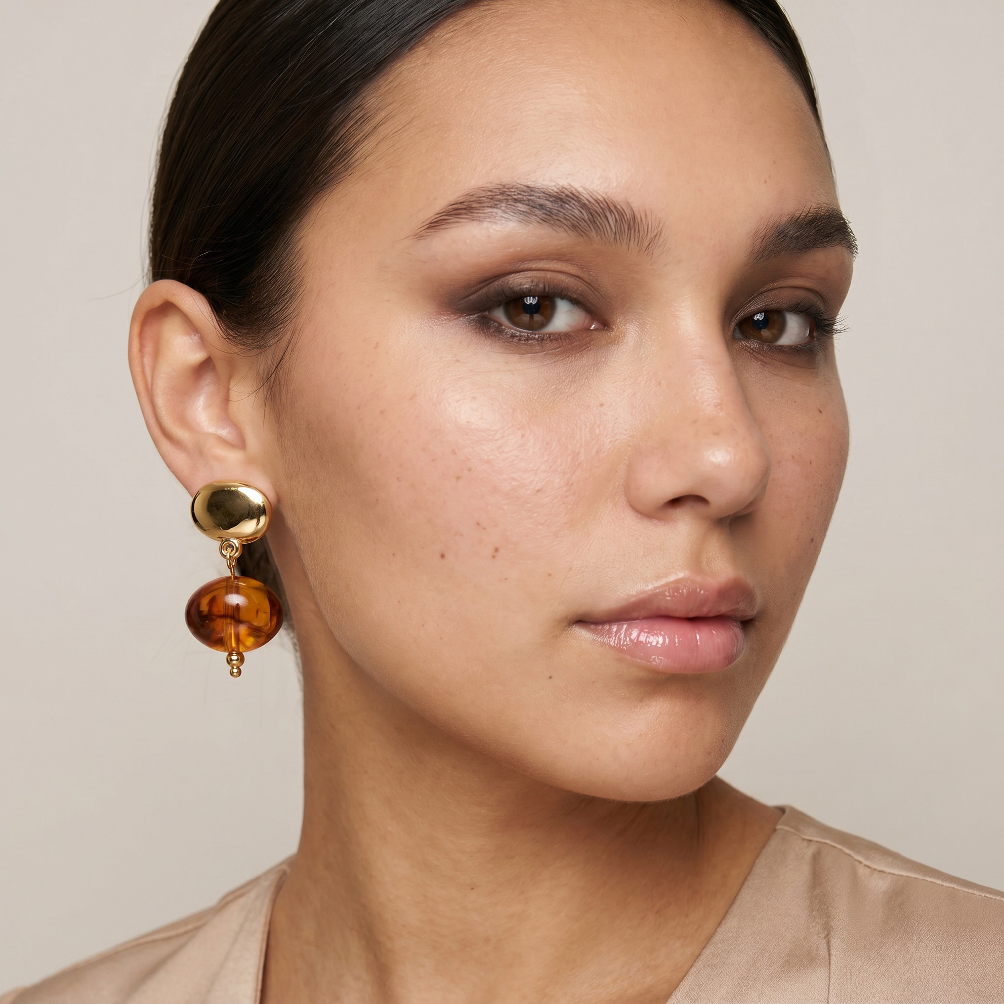 أقراط متدلية مزينة بلون ذهبي ومكبس إغلاق-women-watchesandjewellery-jewellery-earrings-image-2