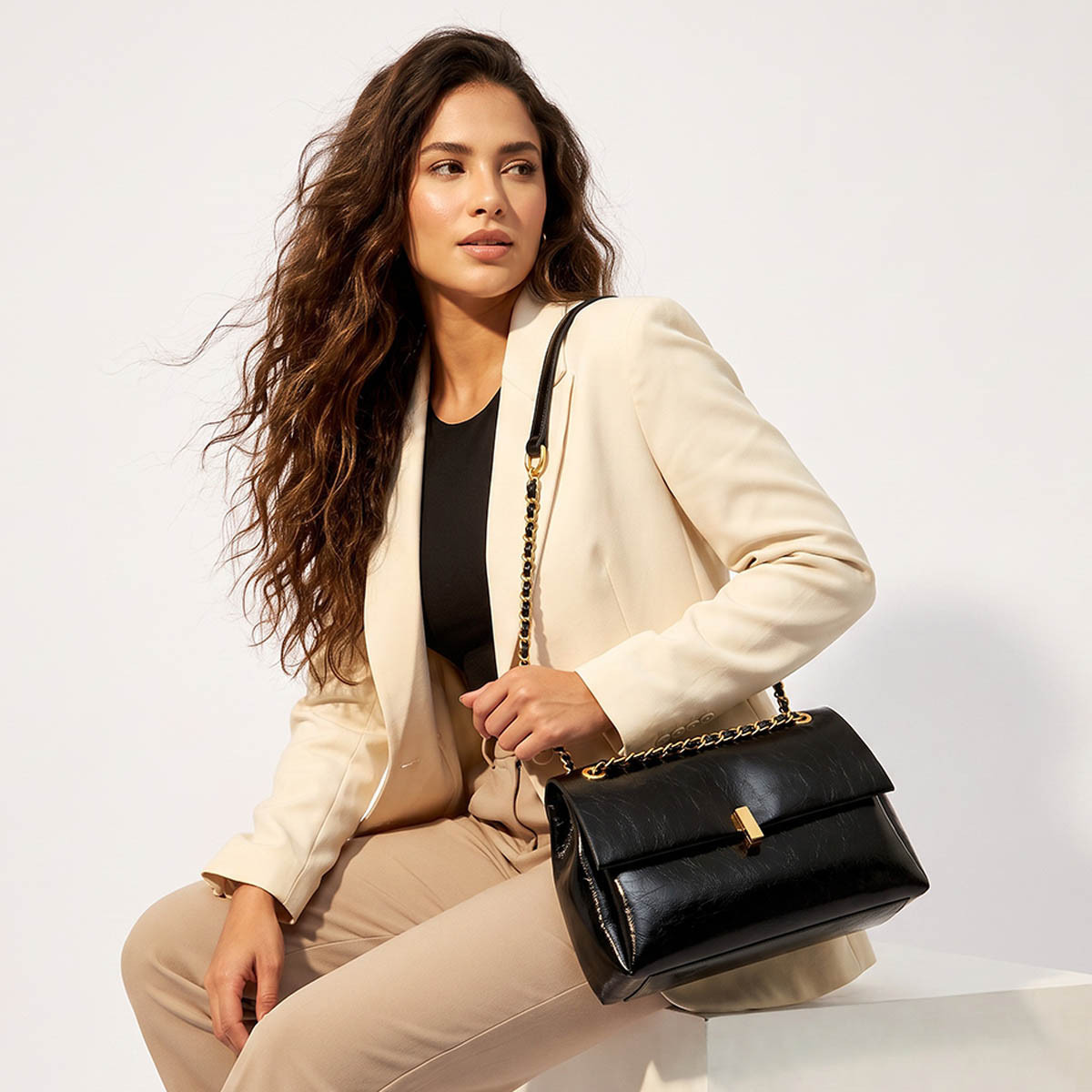 شنطة كروس بودي بارزة الملمس بسلسلة-women-bagsandwallets-handbags-image-2