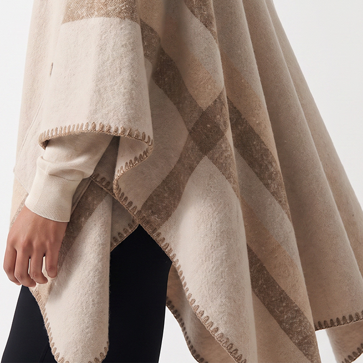 كيب نسائي أنيق بتصميم غير متماثل وجيوب-women-winterwear-cardigansandjumpers-cardigans-image-5