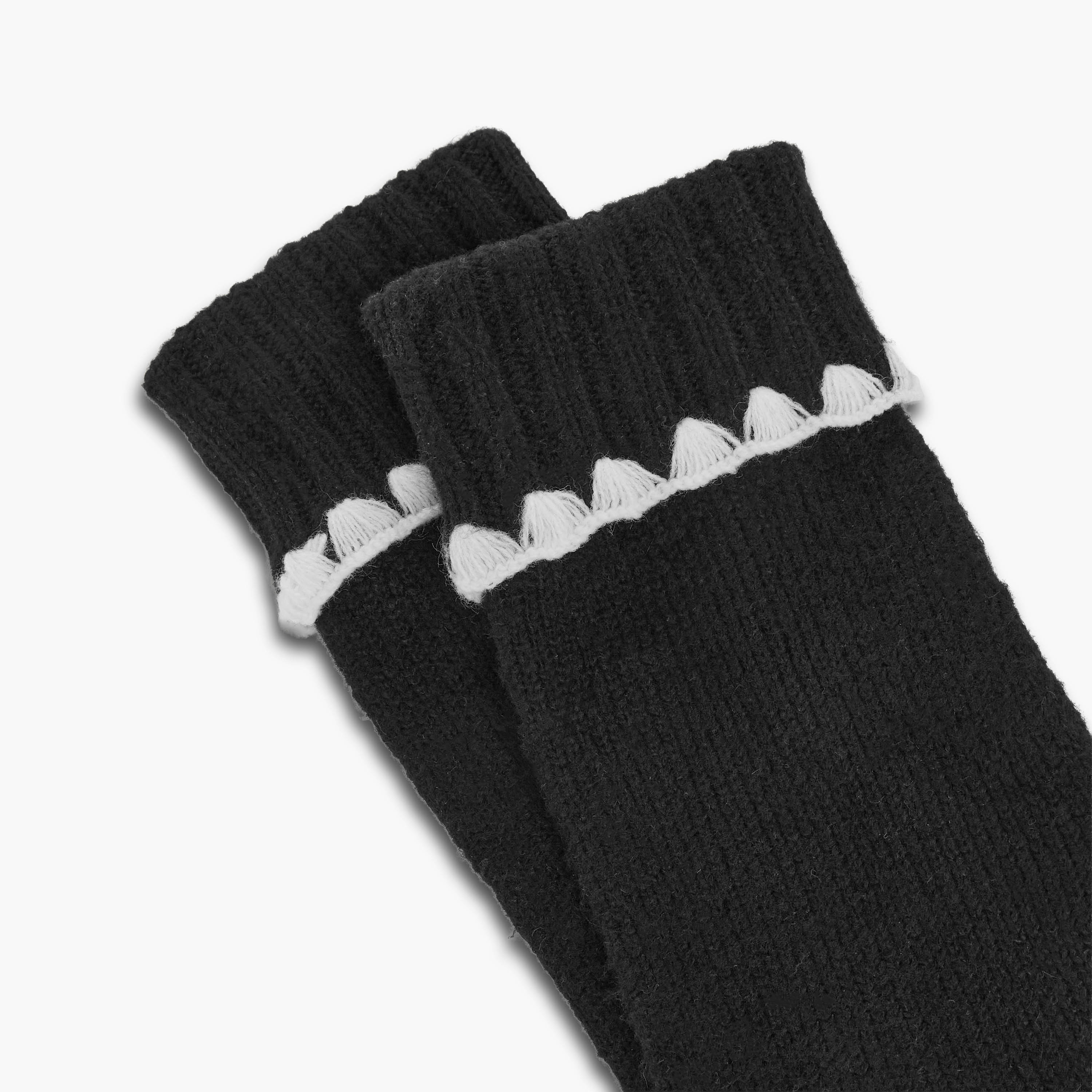 Stitch Trim Gloves-women-winterwear-gloves-image-3