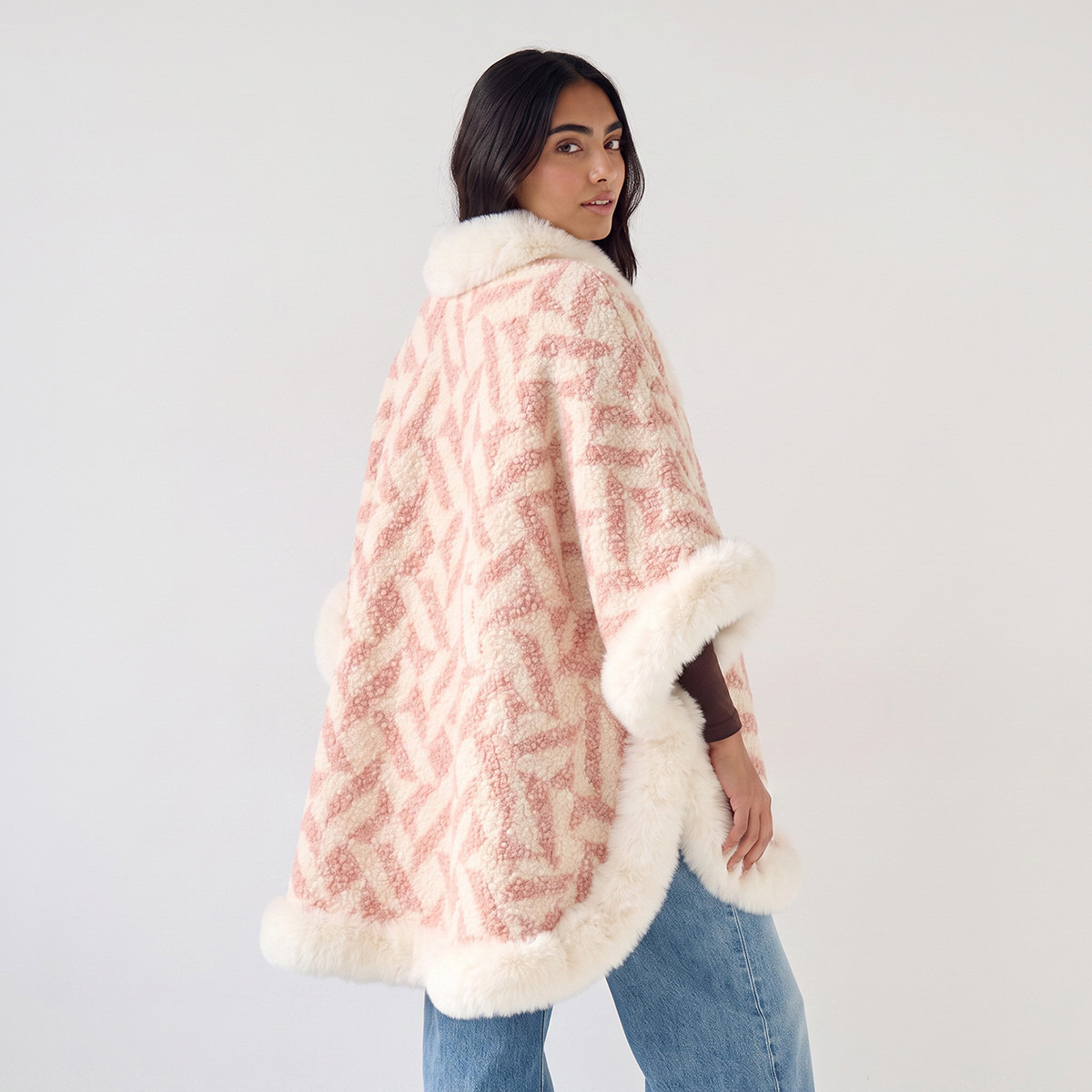 كيب بطبعات وقصة فرو صناعي-women-winterwear-cardigansandjumpers-cardigans-image-4