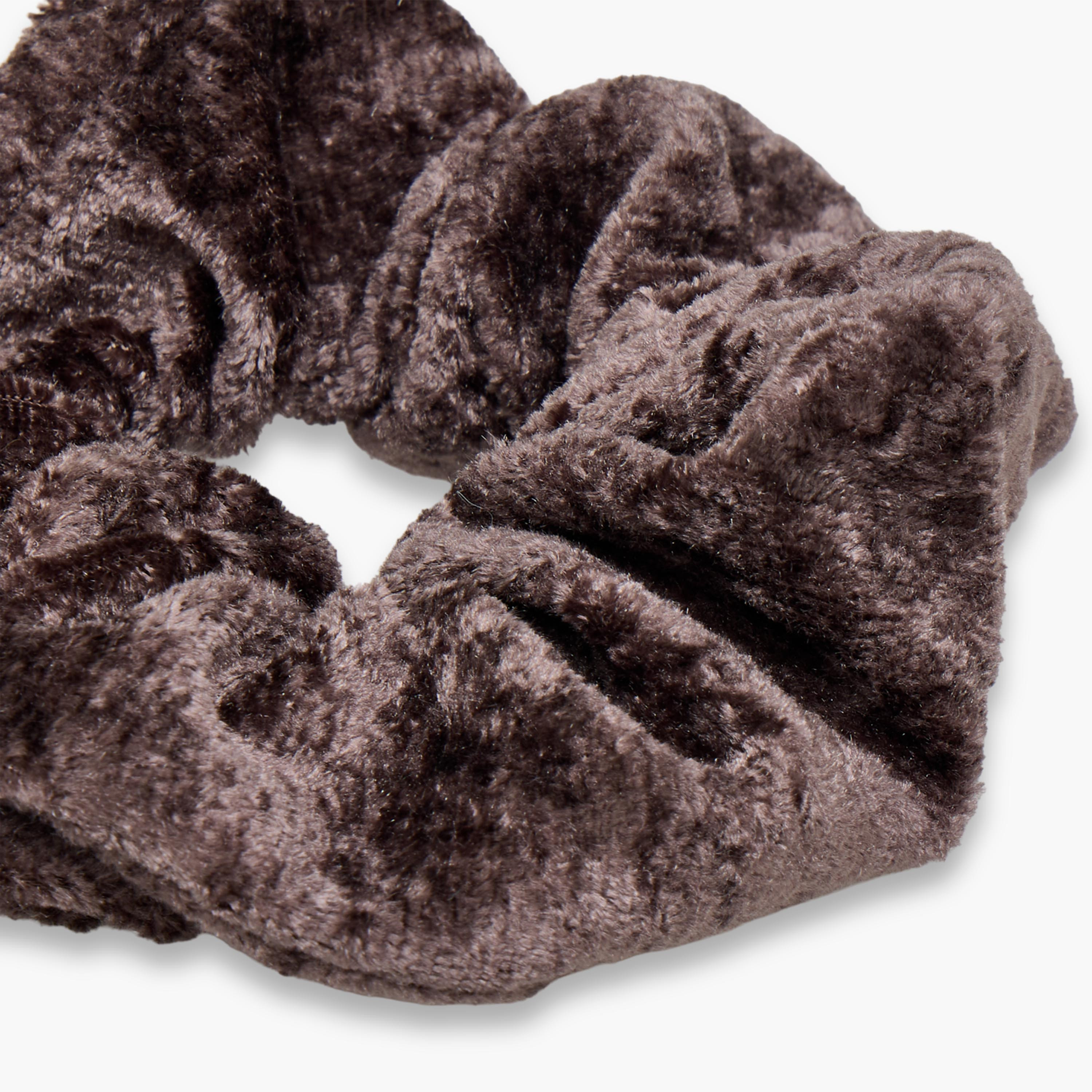 Pack of 2 Velvet Hair Scrunchie-women-hairaccessories-scrunchies-image-5