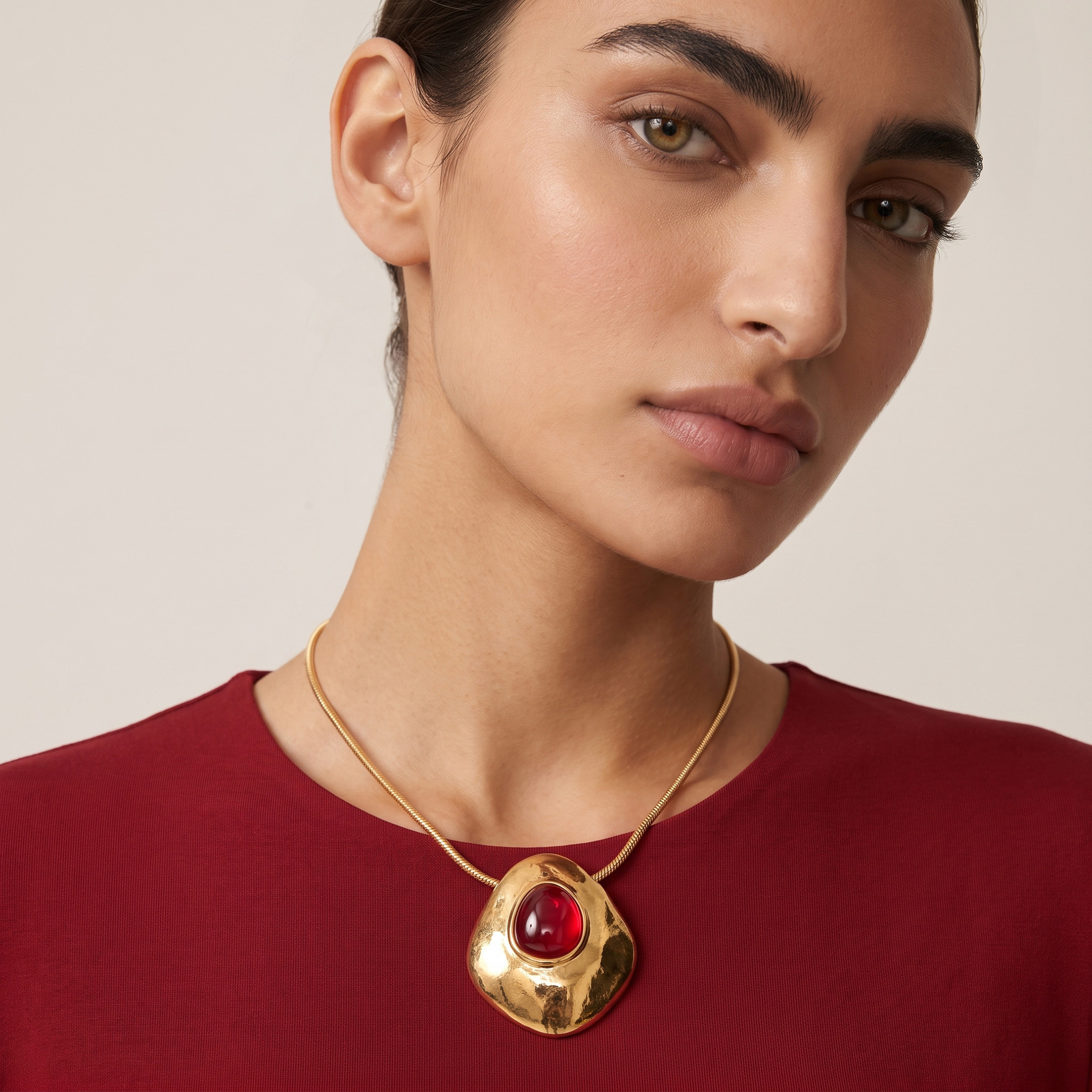 عقد ذهبي اللون بدلاية ومشبك إغلاق-women-watchesandjewellery-jewellery-necklacesandpendants-image-2