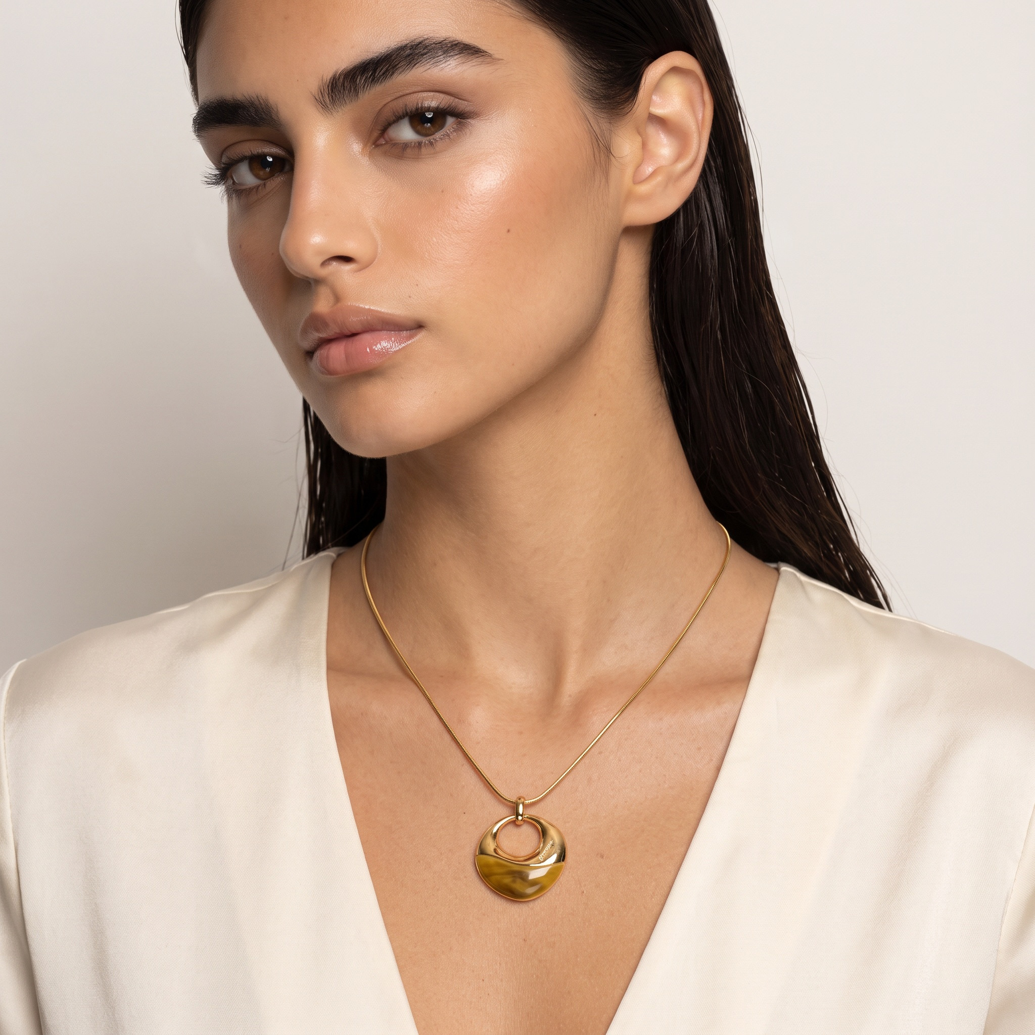 قلادة ذهبية مزينة-women-watchesandjewellery-jewellery-necklacesandpendants-image-2