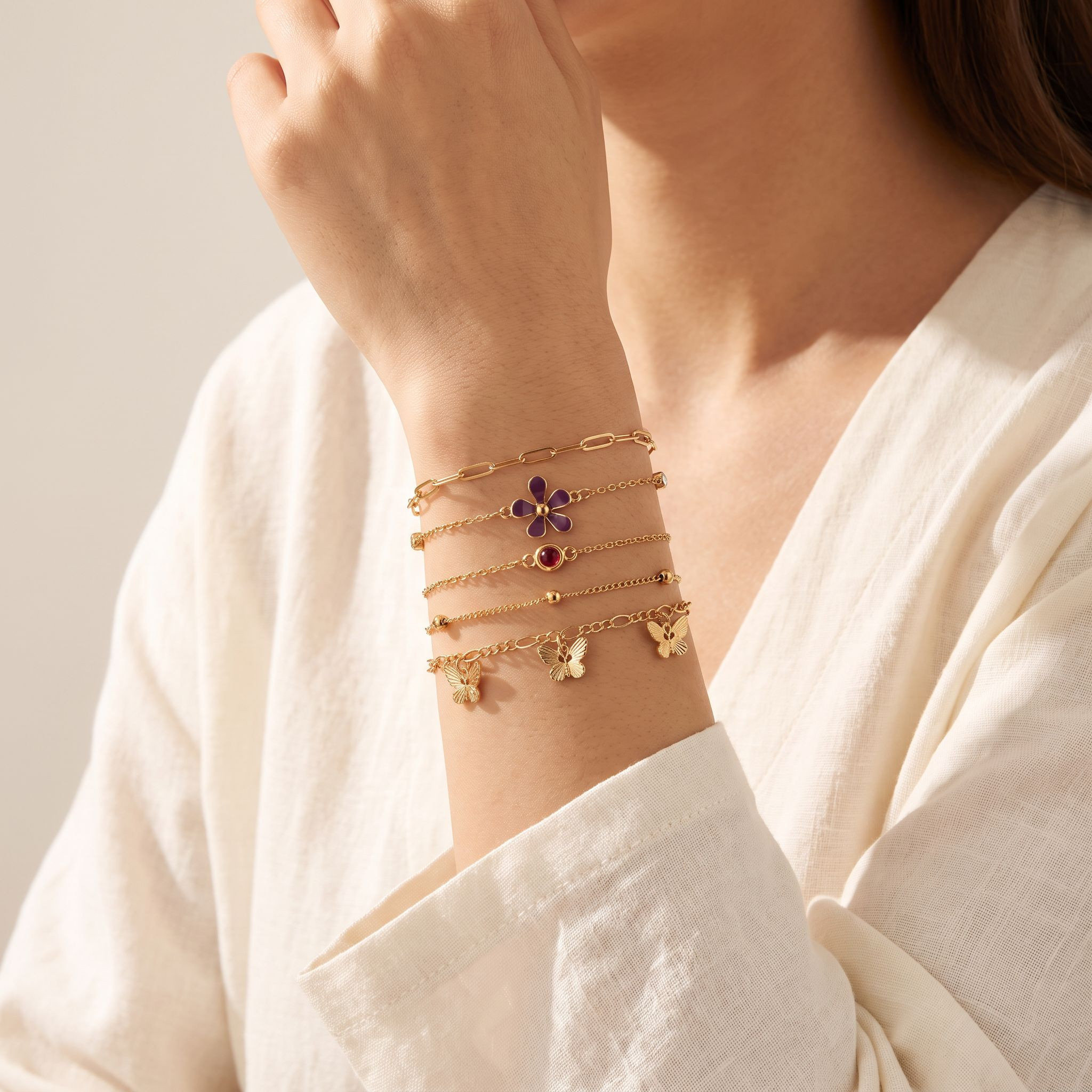 طقم أساور ذهبية أنيقة بتصاميم زهور وفراشات 5 قطع-women-watchesandjewellery-jewellery-banglesandbracelets-image-2