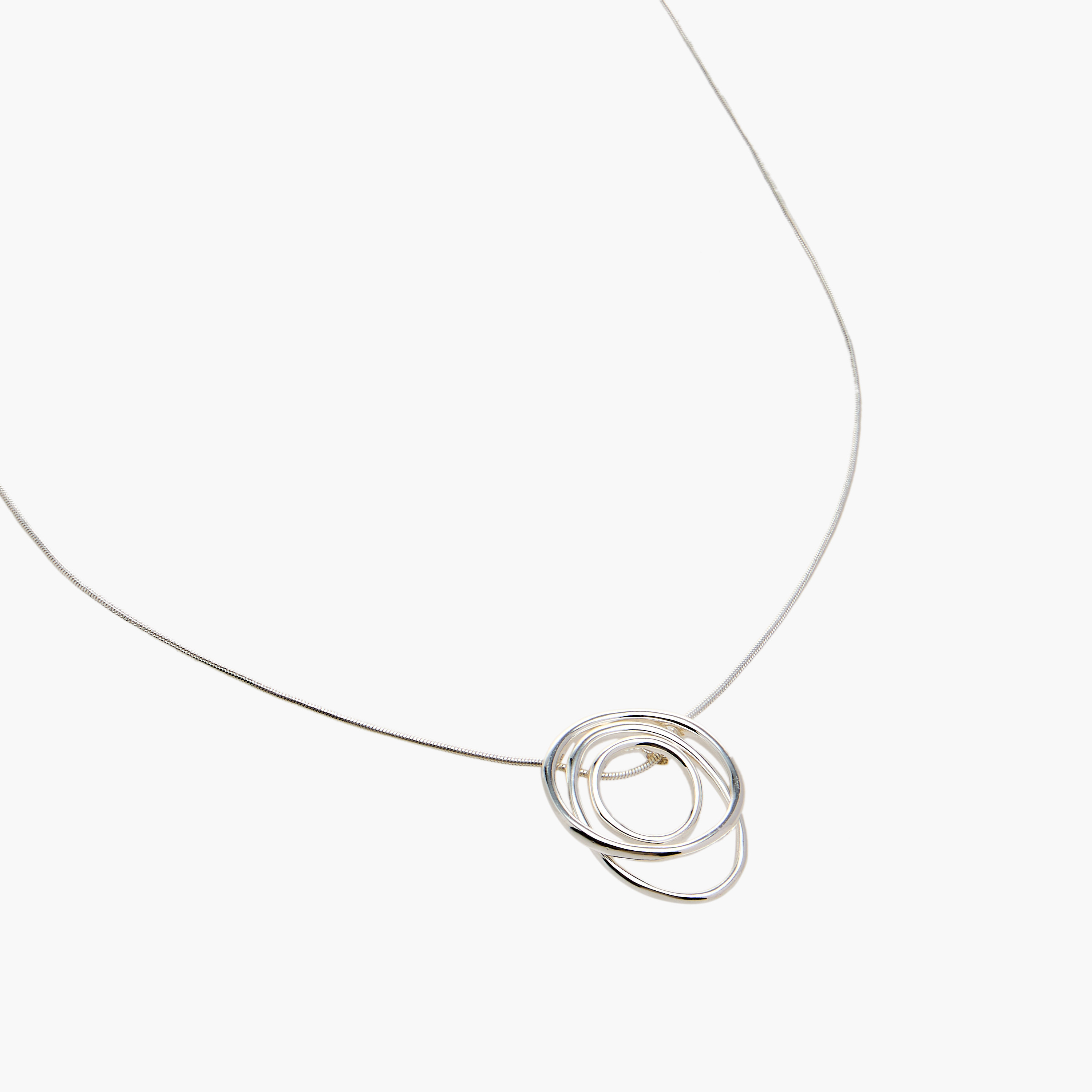 قلادة فضية بتصميم دائري-women-watchesandjewellery-jewellery-necklacesandpendants-image-4