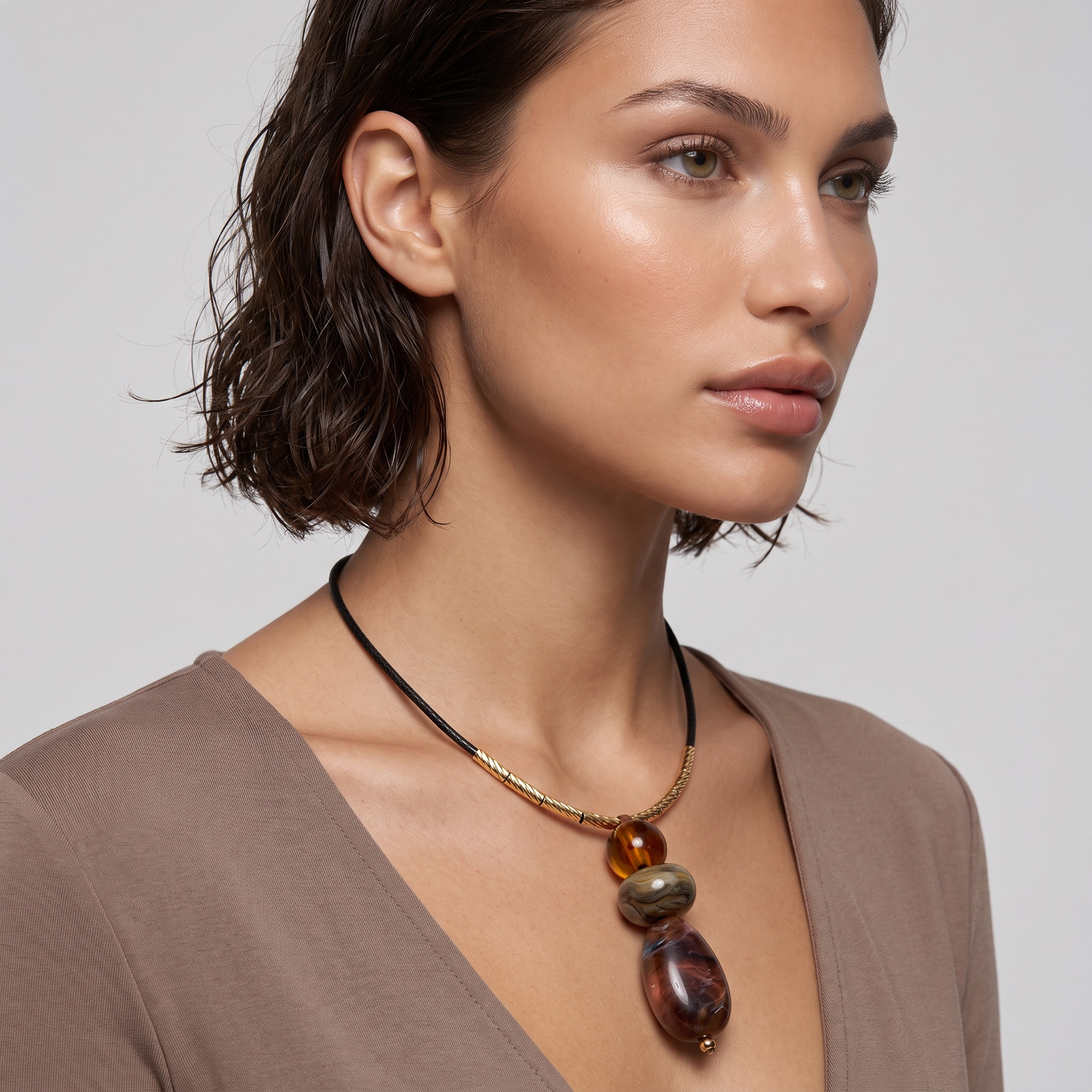 قلادة ذهبية مزينة-women-watchesandjewellery-jewellery-necklacesandpendants-image-2