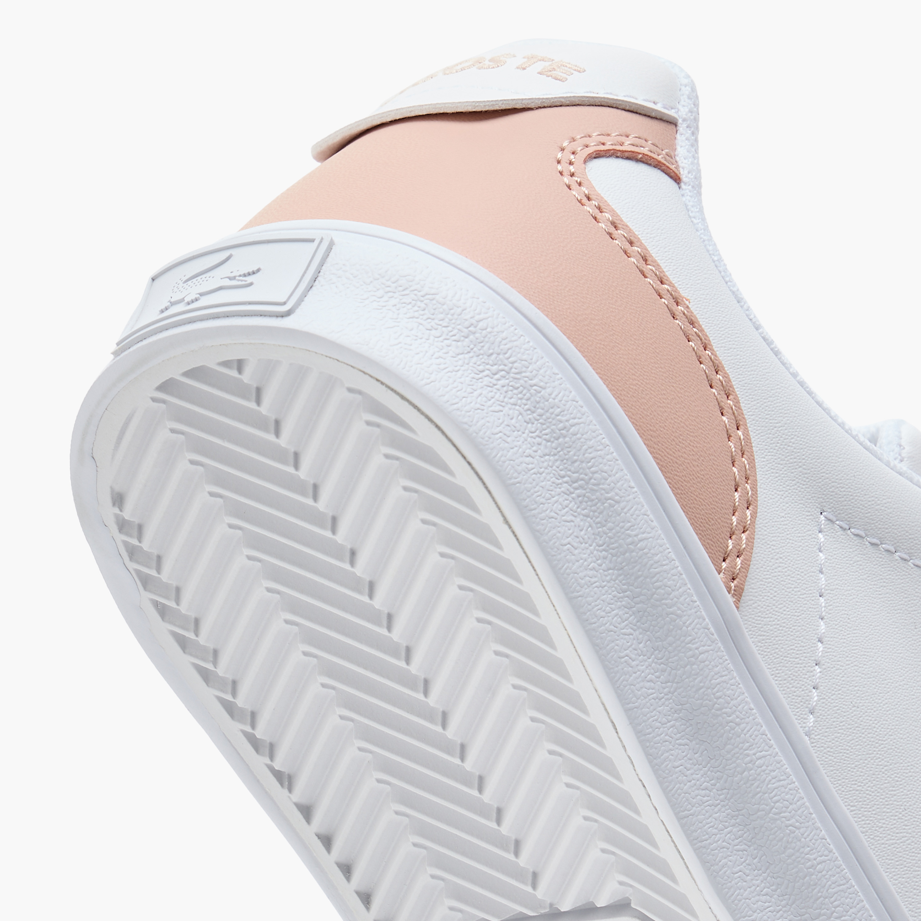حذاء سنيكرز برباط إغلاق وتطريز شعار للنساء من لاكوست-women-shoes-sneakers-image-5