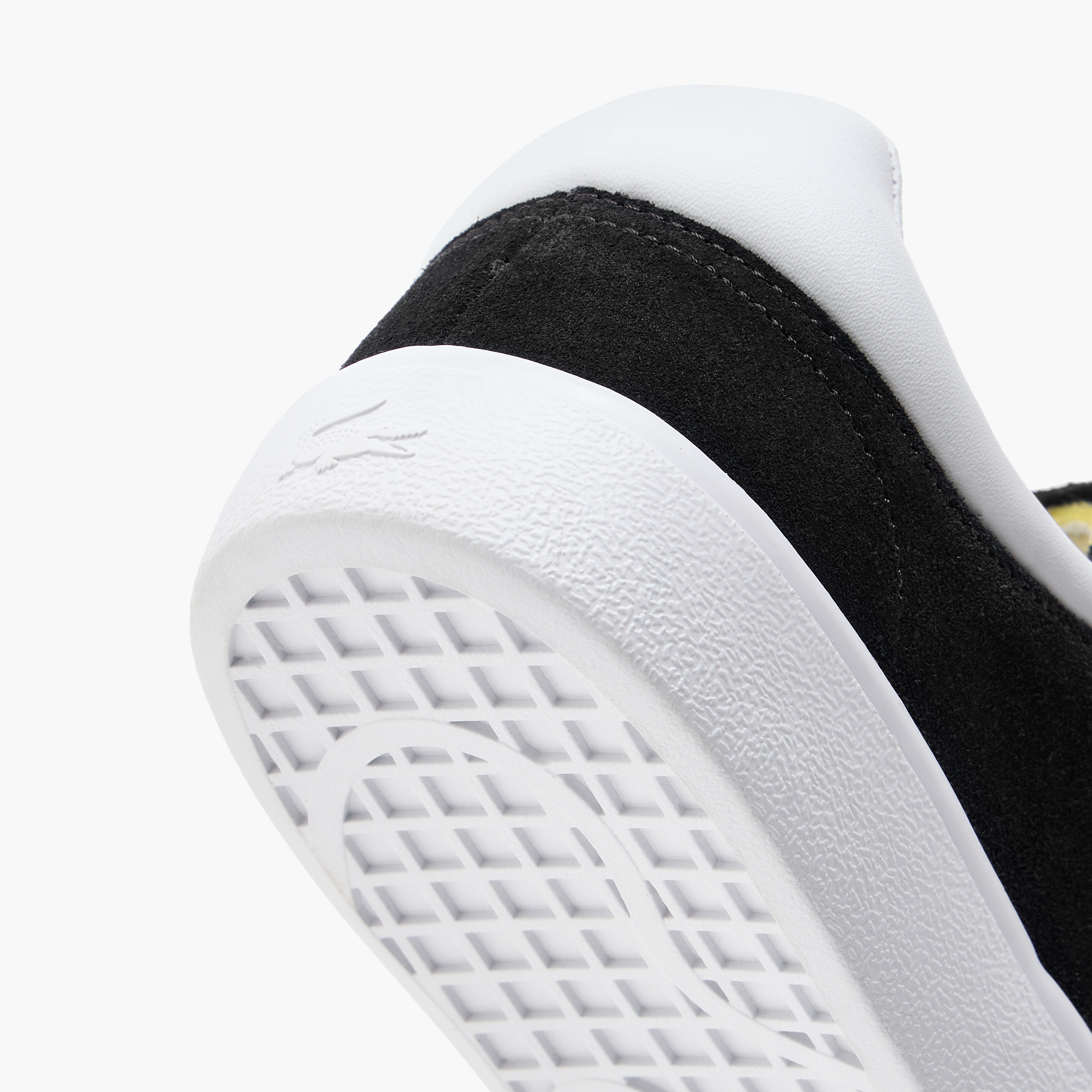 حذاء سنيكرز برباط إغلاق وتفاصيل شعار للرجال من لاكوست-men-shoes-sneakers-image-5