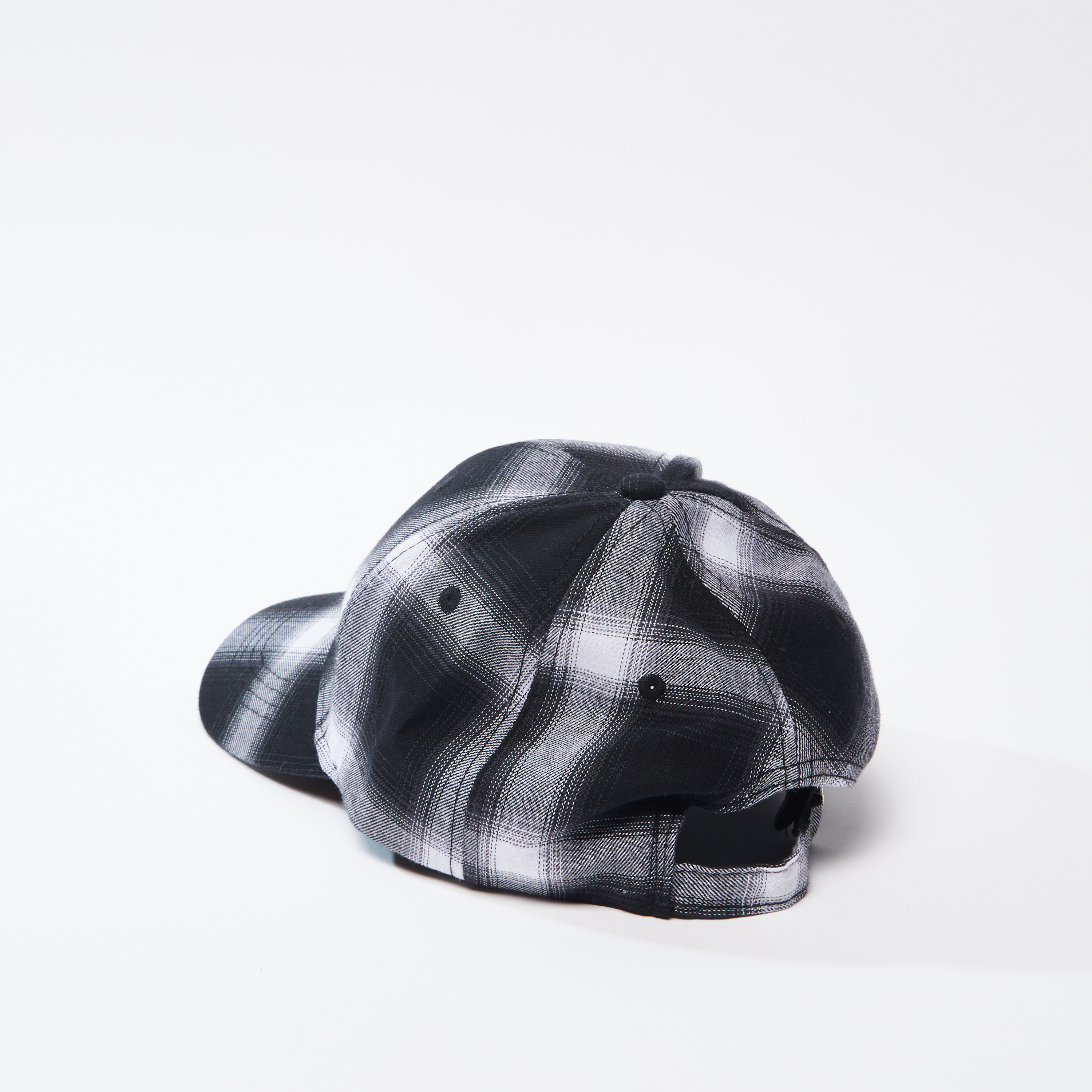 قبعة كاب كاروهات مطرّزة-men-caps-image-3