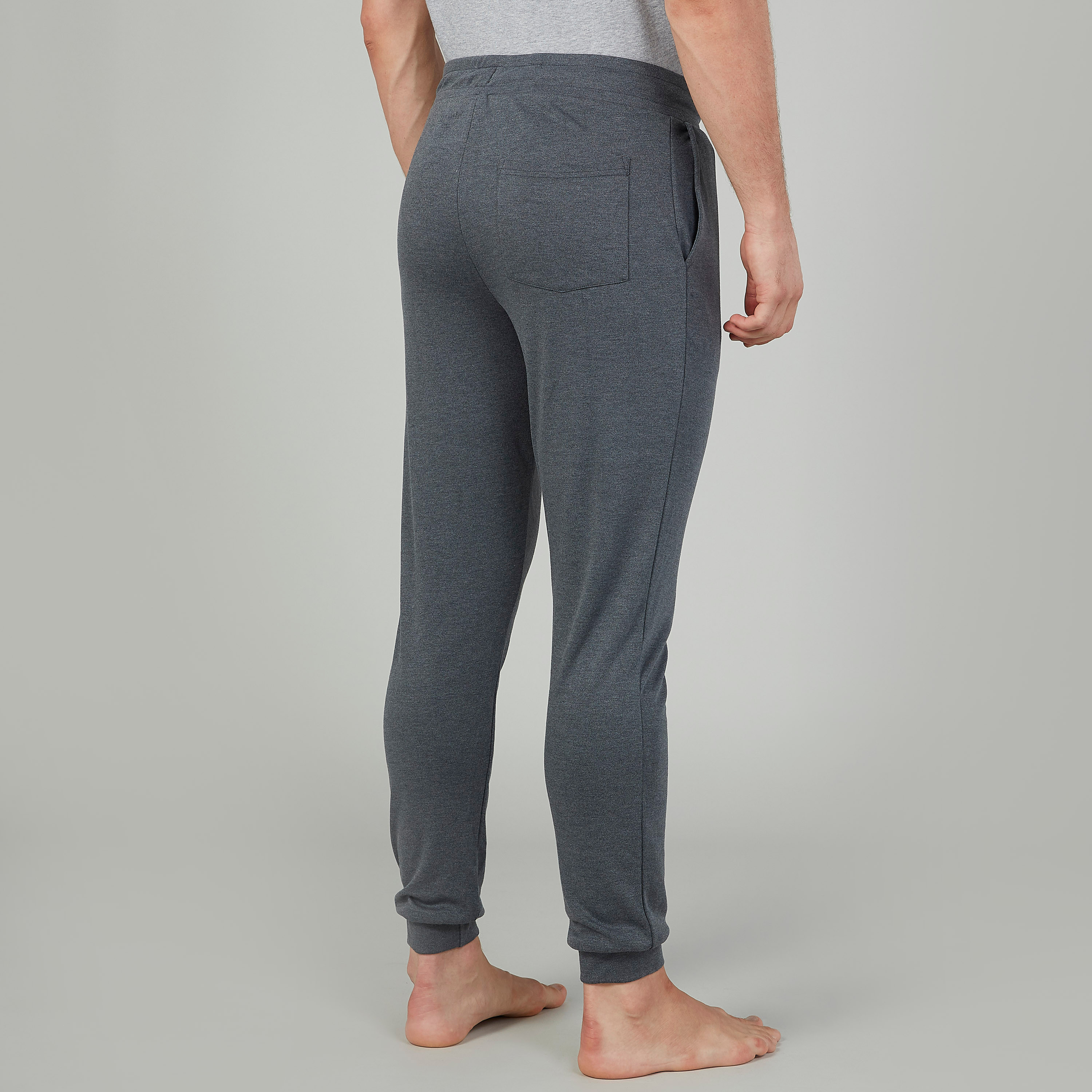 بنطلون رياضي سادة بخصر متوسط الارتفاع وجيوب-men-clothing-bottoms-joggers-image-1