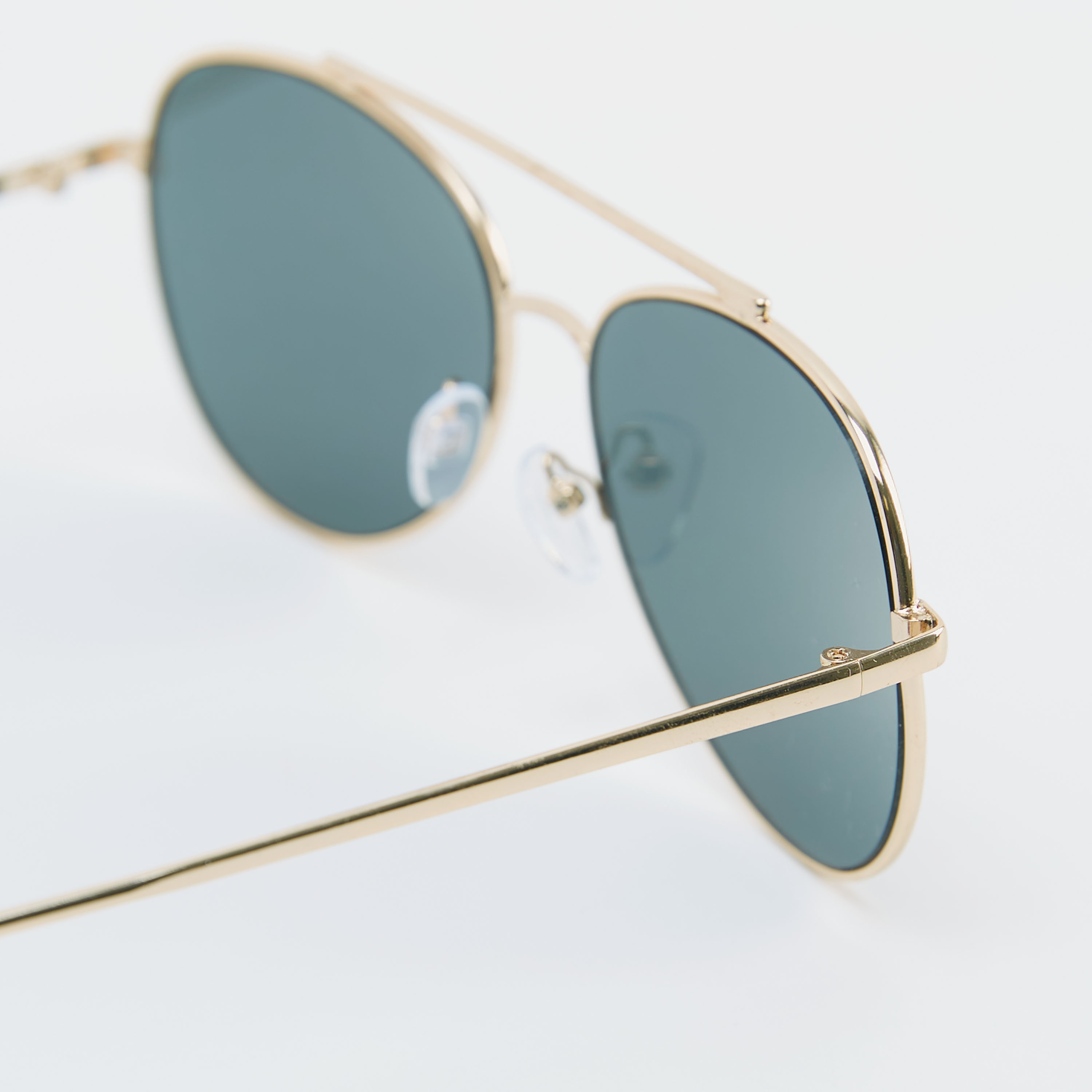 Aviator sunglasses with 2025 solid nose piece