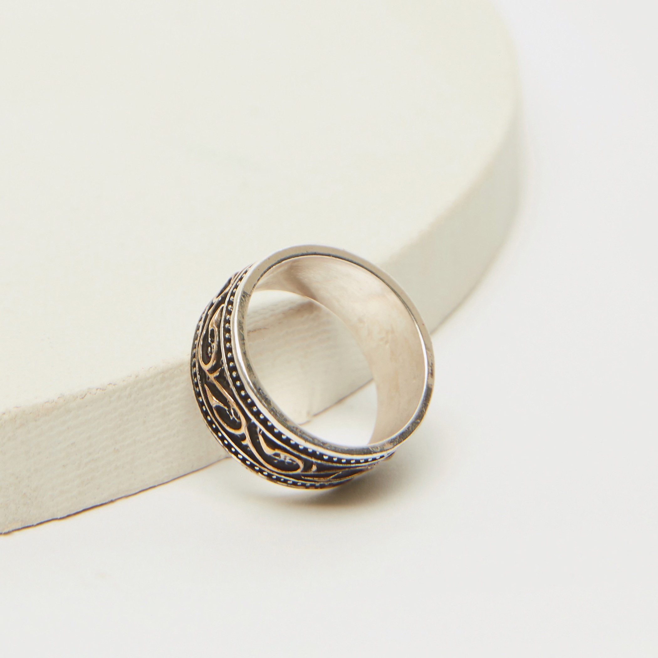 خاتم بارز الملمس-men-watchesandjewellery-rings-image-1