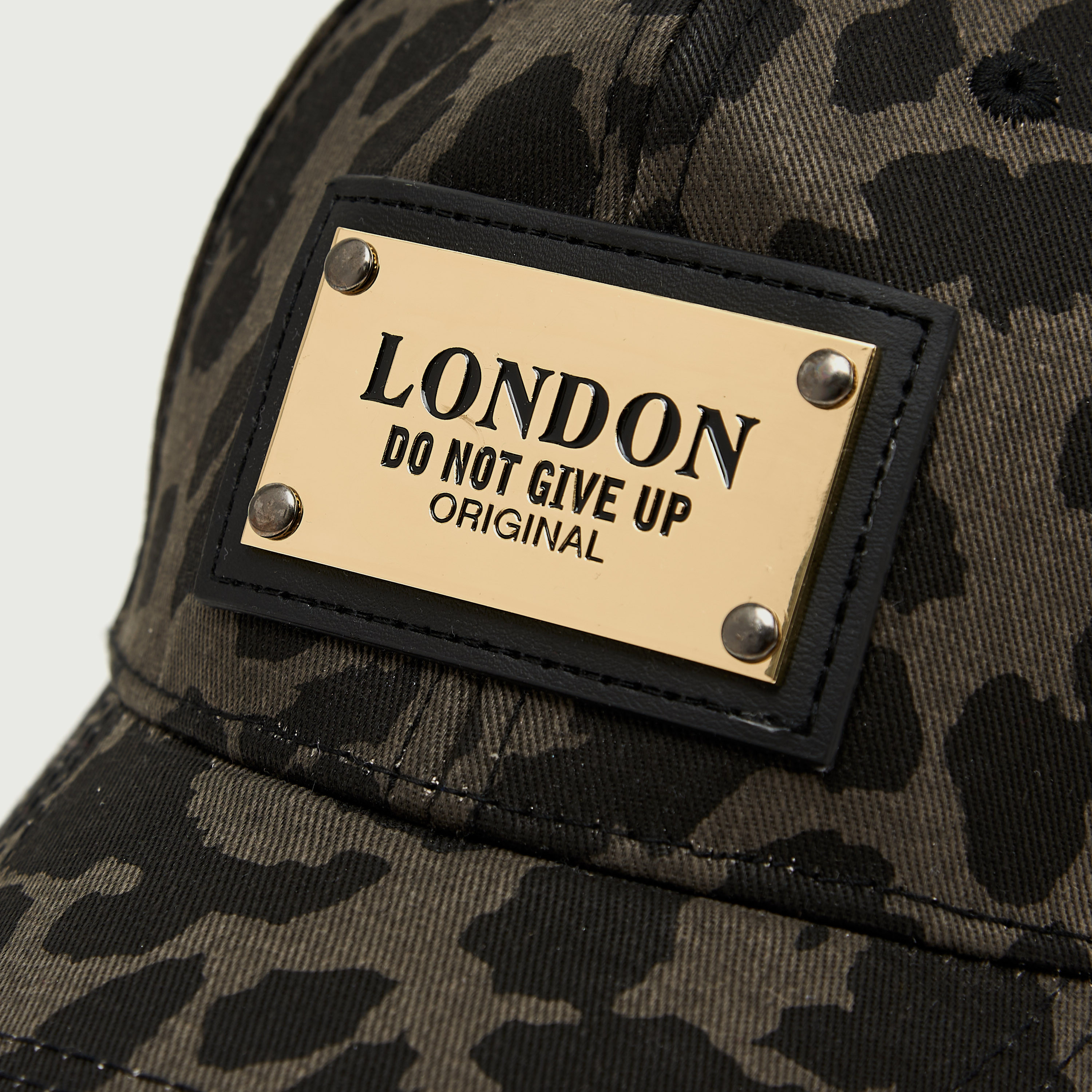 كاب بشريط إغلاق لاصق وطبعات حيوانات-men-caps-image-3