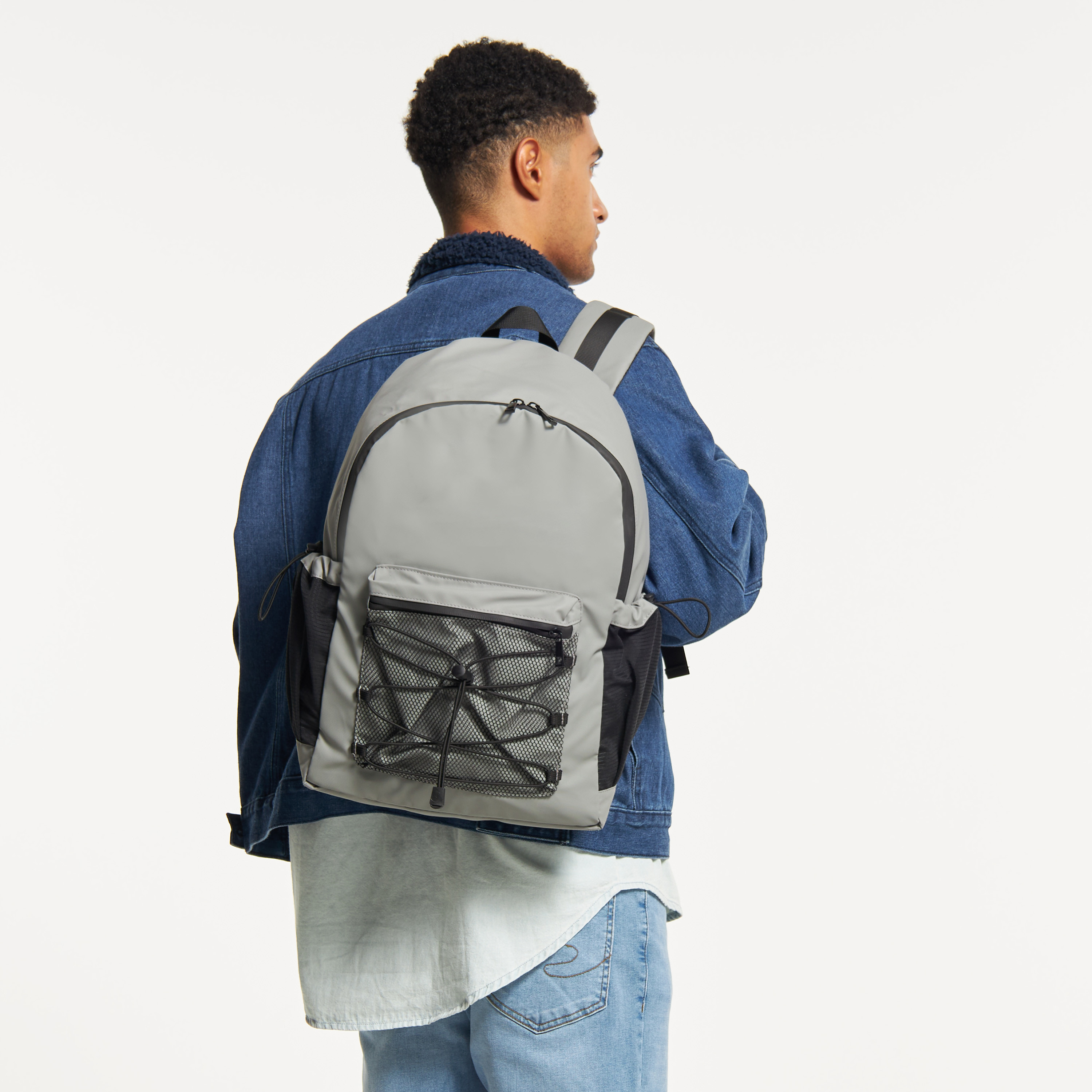 شنطة ظهر سادة بسحّاب إغلاق وتفاصيل شبكيّة-women-bagsandwallets-backpacks-image-2
