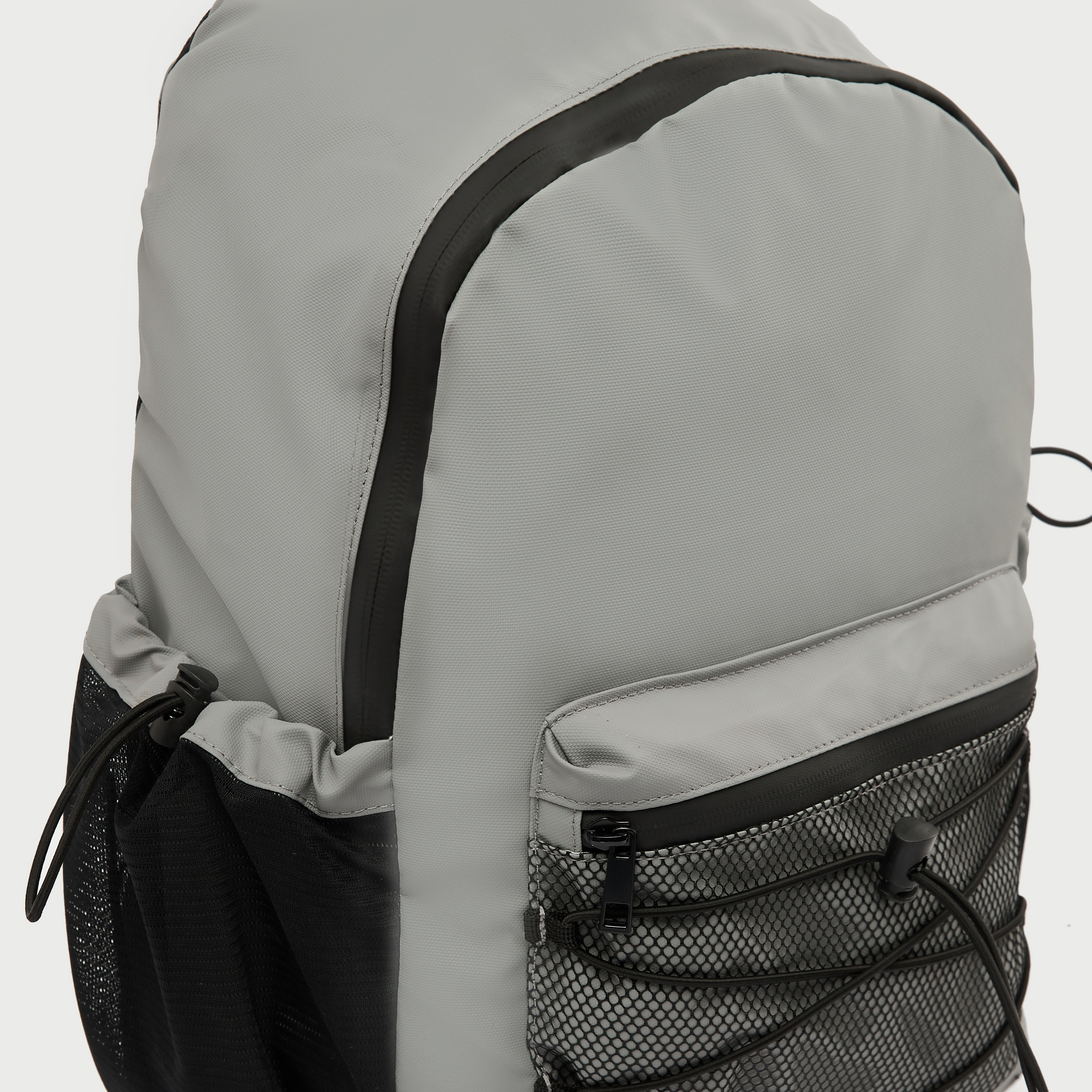 شنطة ظهر سادة بسحّاب إغلاق وتفاصيل شبكيّة-women-bagsandwallets-backpacks-image-4