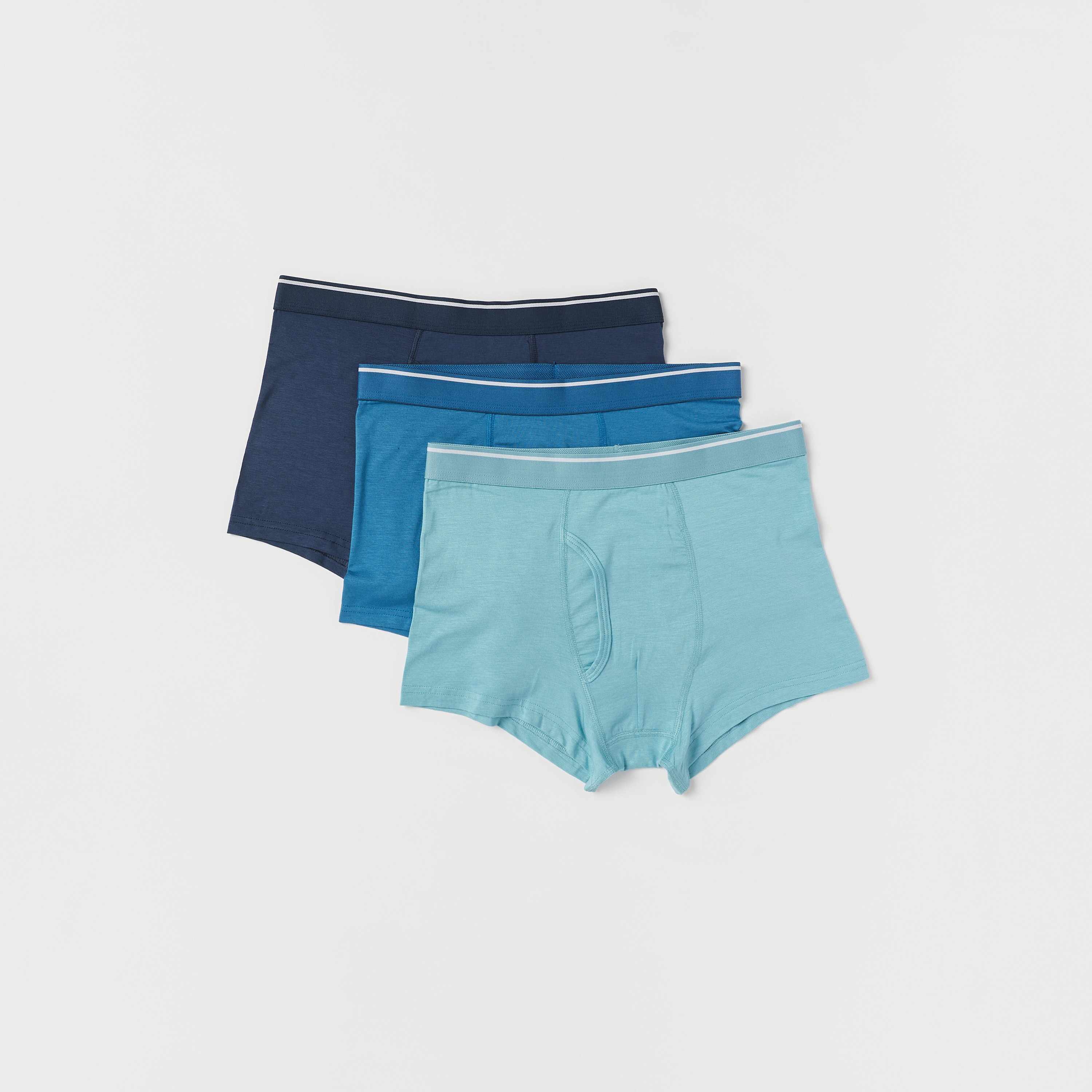 Buy Men s Set of 3 Solid Trunks Online Centrepoint UAE