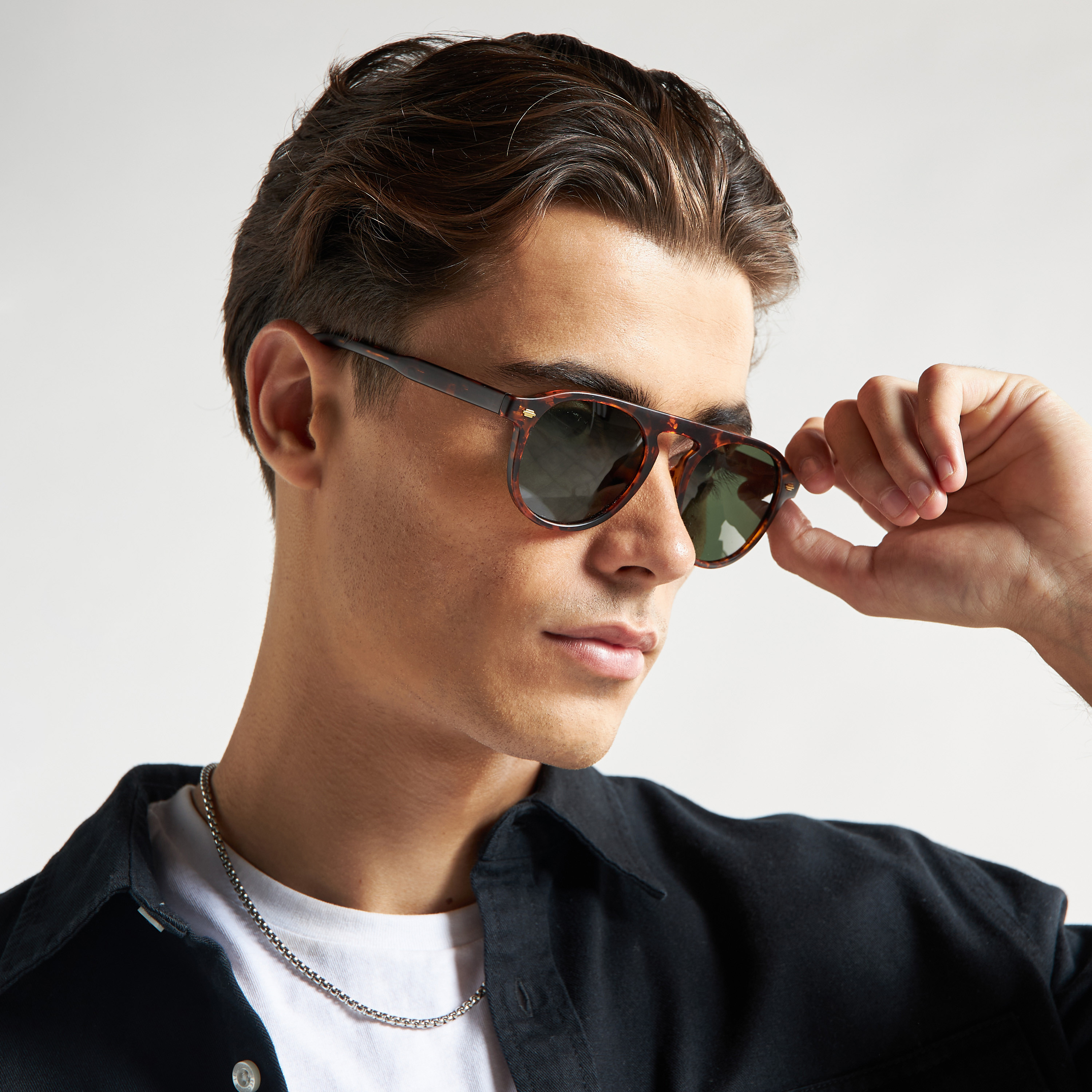 Tinted store wayfarer sunglasses