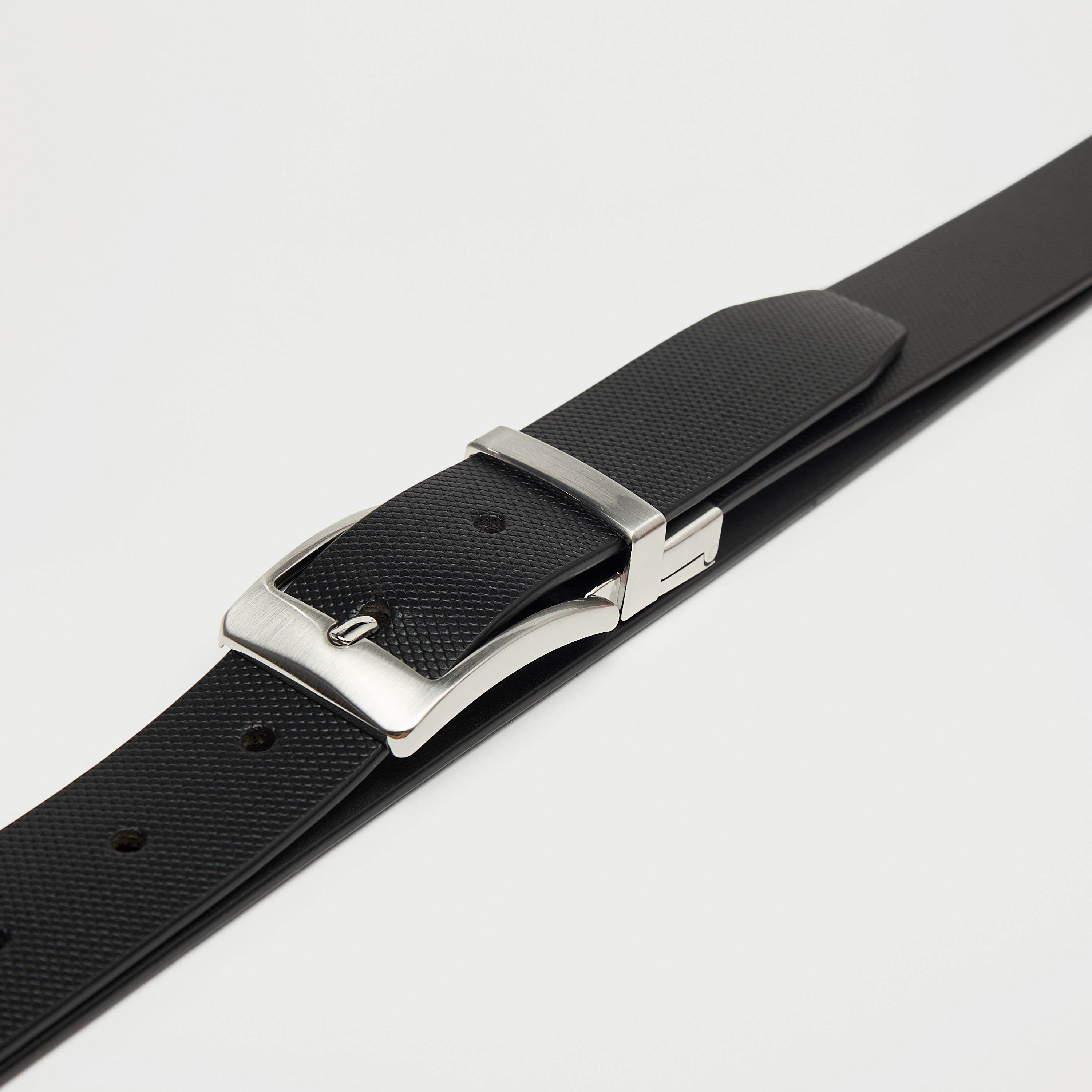 حزام جلد بارز الملمس بإبزيم إغلاق بدبوس-men-beltsandwallets-belts-image-4