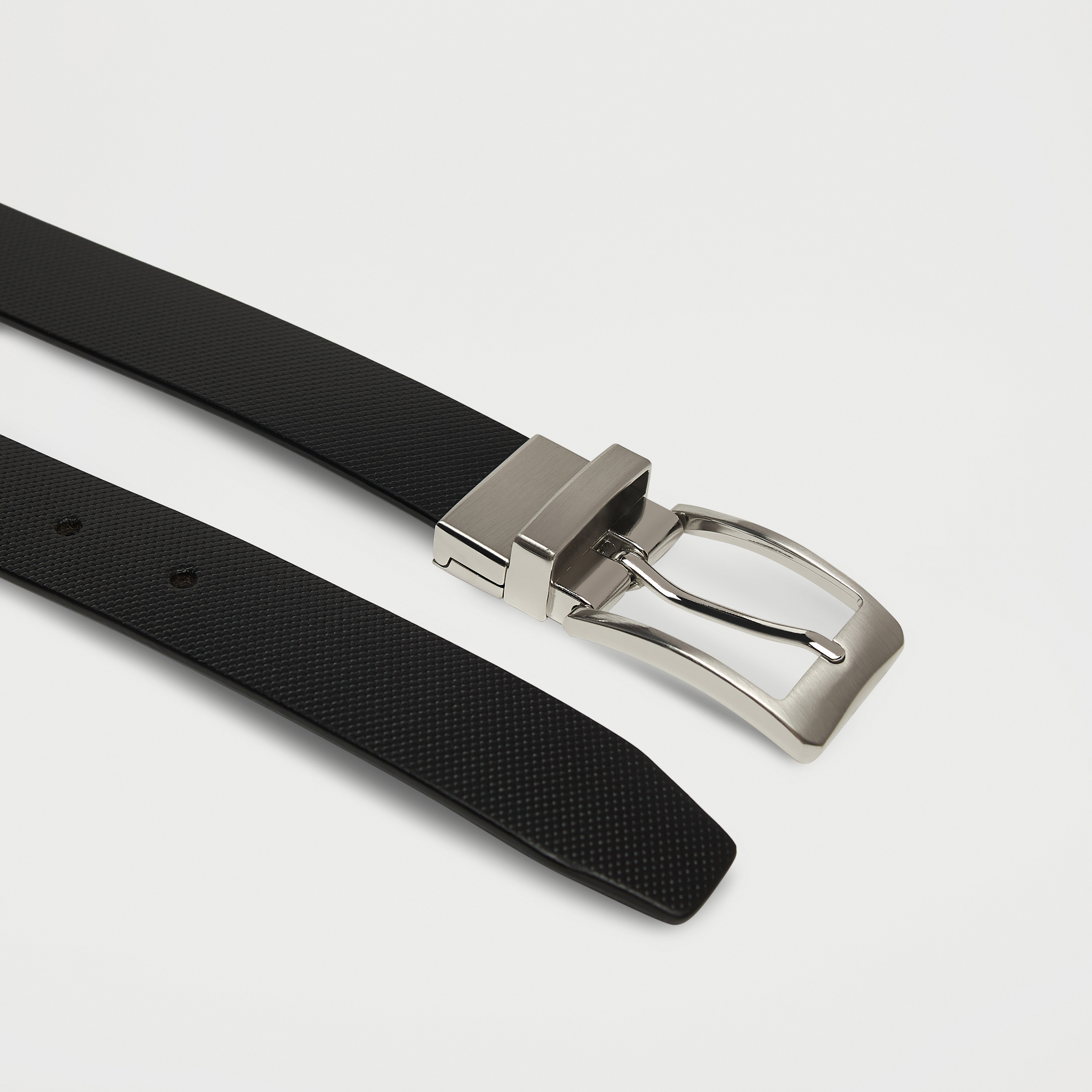 حزام جلد بارز الملمس بإبزيم إغلاق بدبوس-men-beltsandwallets-belts-image-5