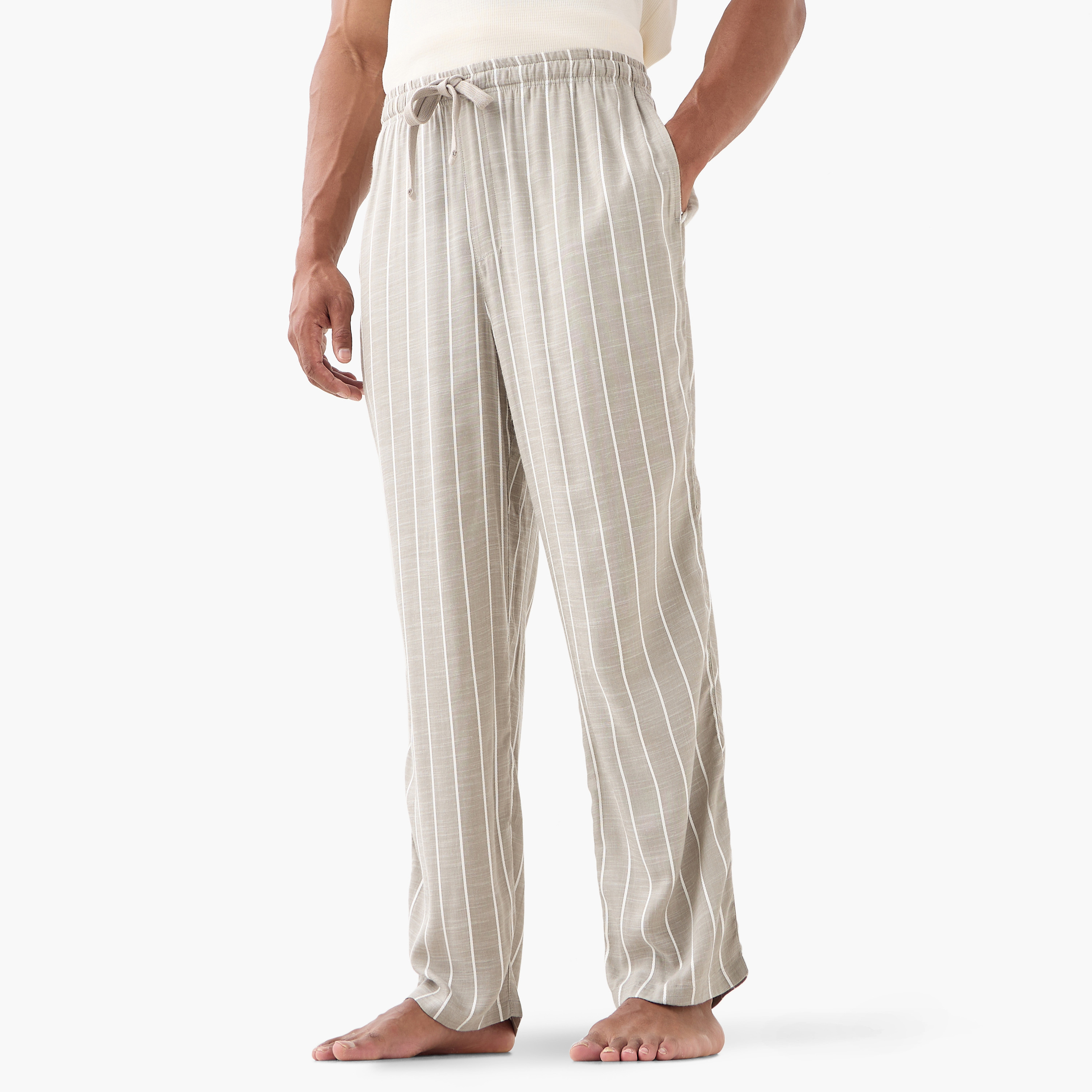 طقم بنطلون بيجاما مخطط وتيشيرت بياقة هينلي-men-clothing-nightwear-sets-image-4