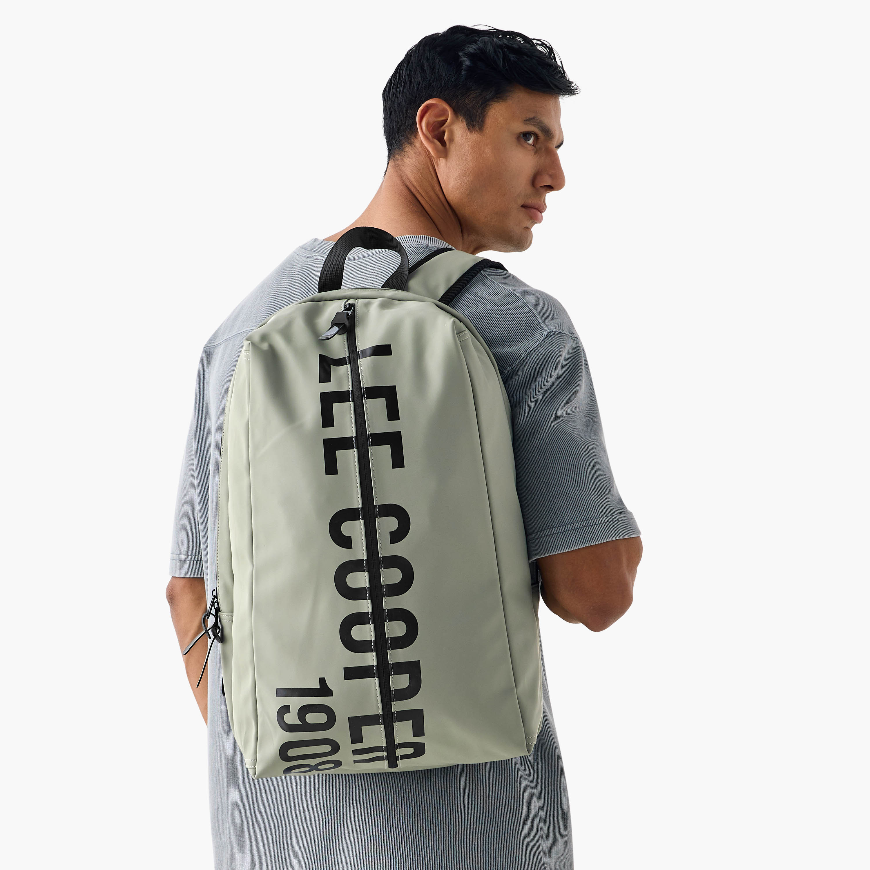 شنطة ظهر بأحزمة قابلة للتعديل وسحّاب إغلاق وطبعات من لي كوبر - 33x16x47 سم-men-bags-image-7