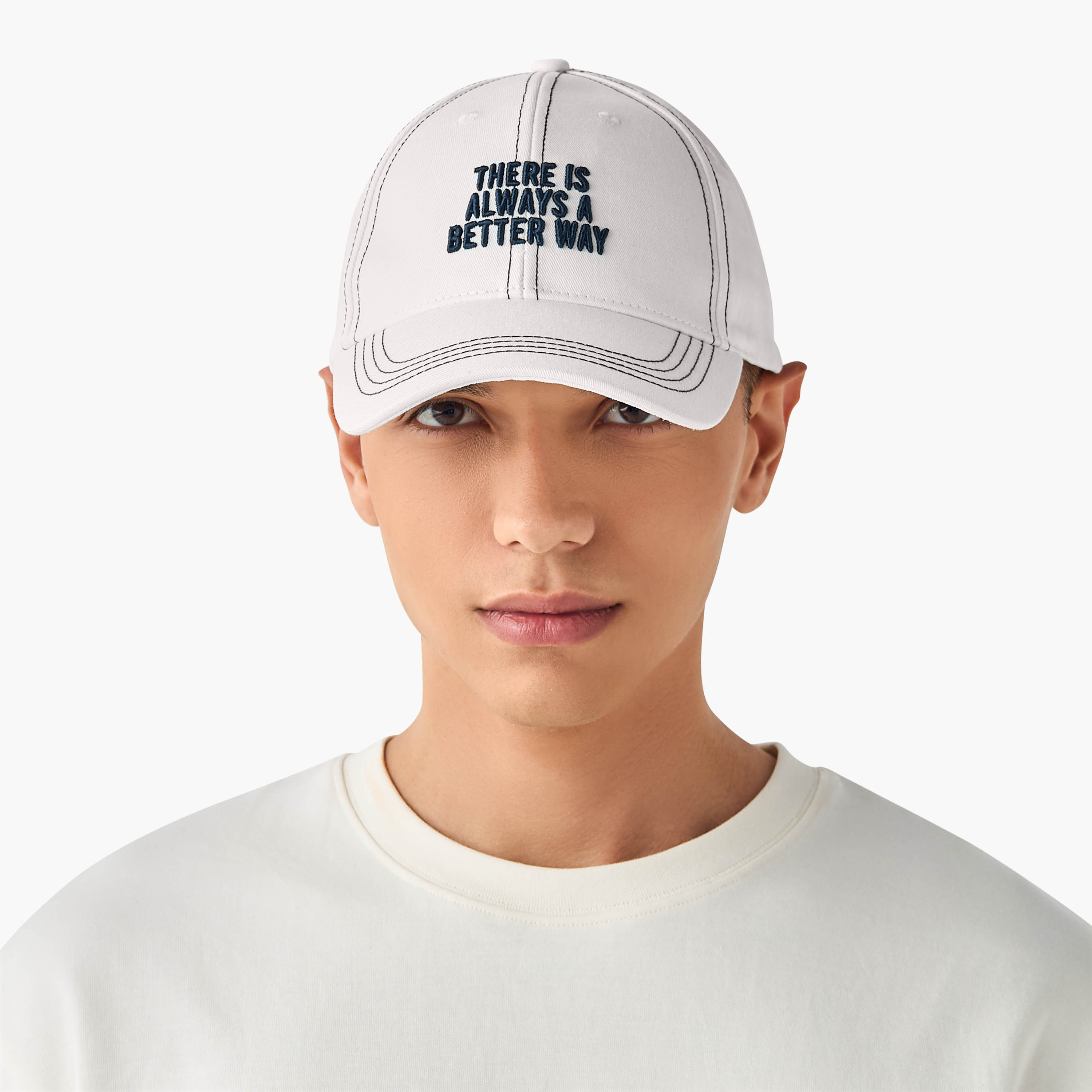 كاب بتطريز شعار ورباط إغلاق بإبزيم-men-caps-image-2