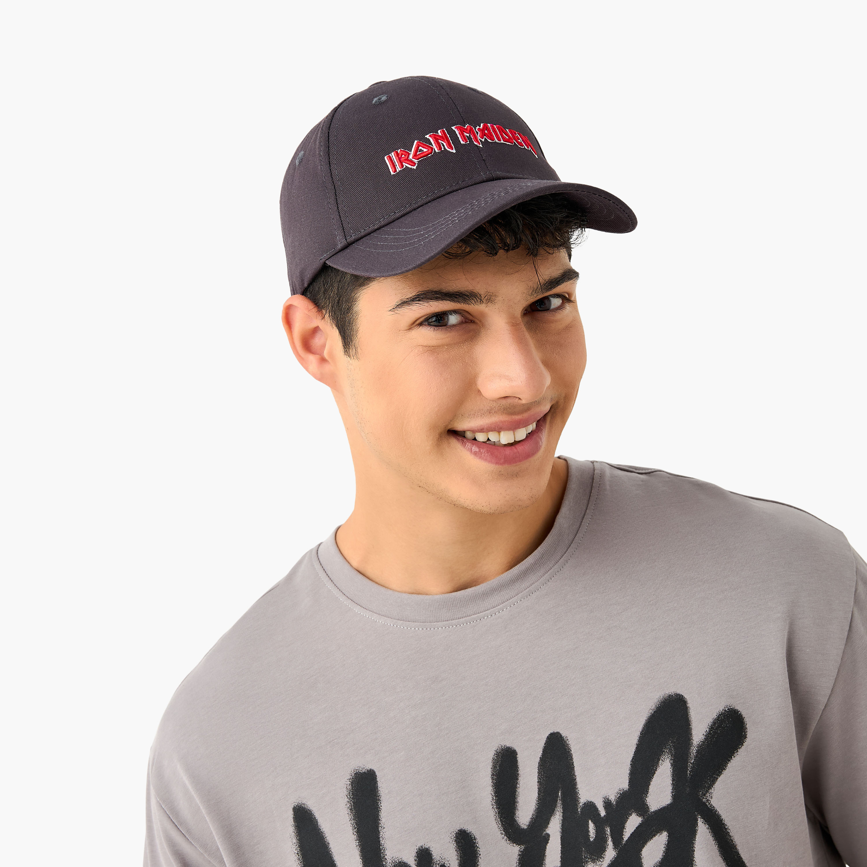 كاب بحزام بمشبك إغلاق وتطريز إيرون مايدن-men-caps-image-2