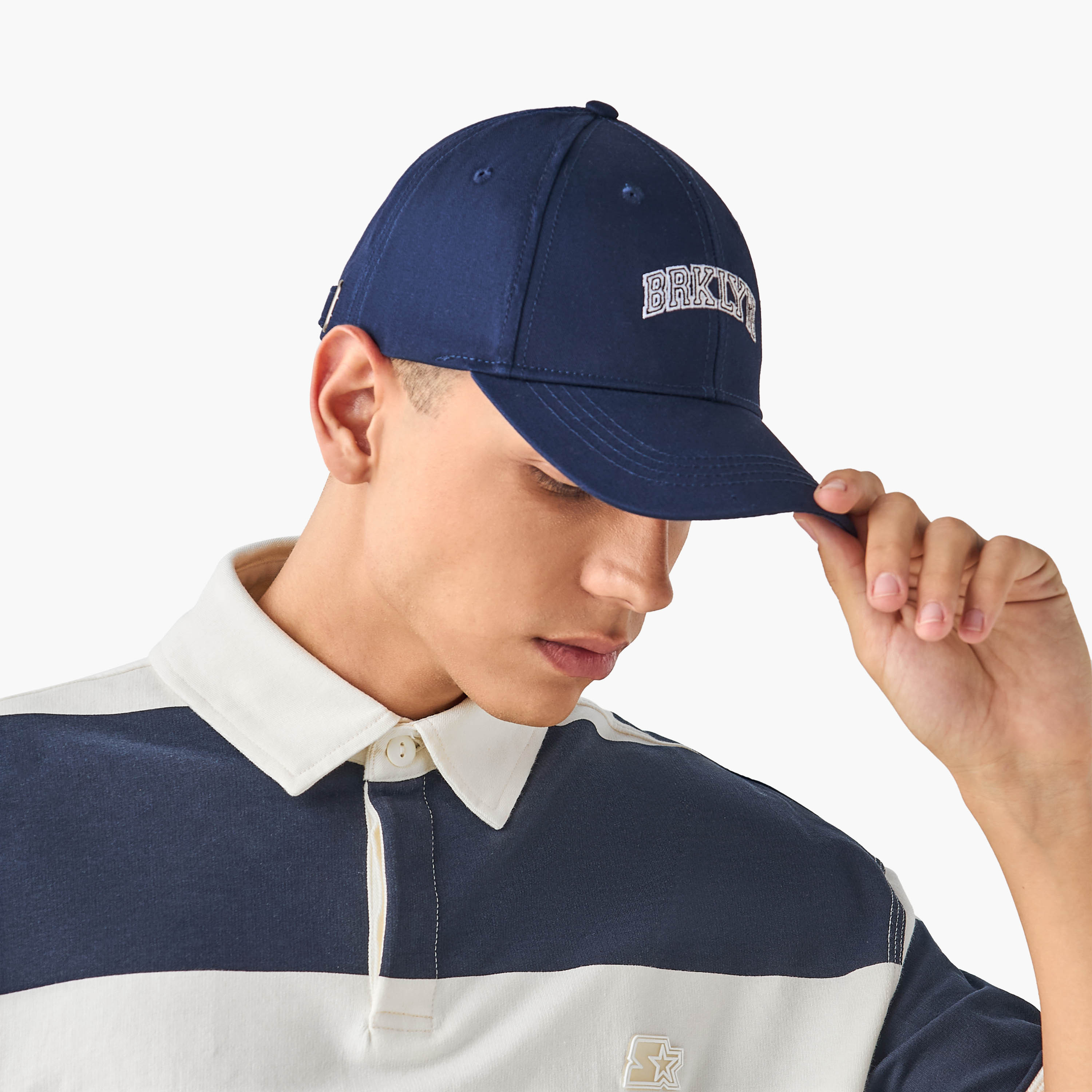قبعة مطرزة برباط إغلاق بإبزيم-men-caps-image-2