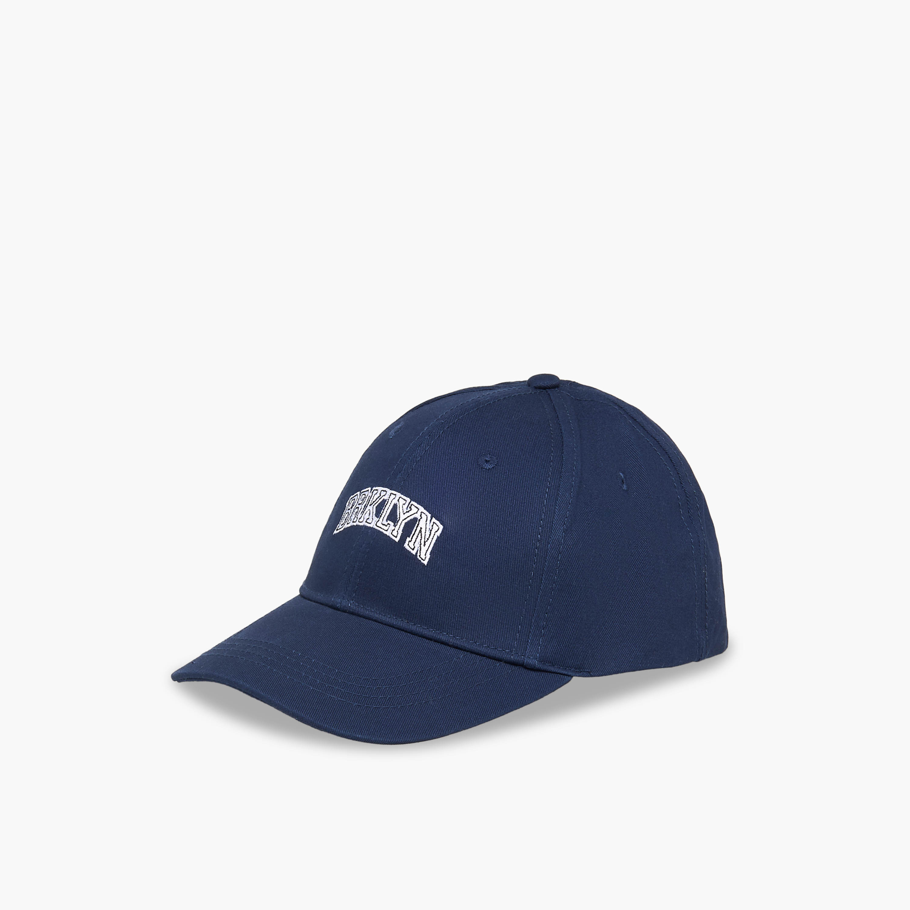 قبعة مطرزة برباط إغلاق بإبزيم-men-caps-image-3