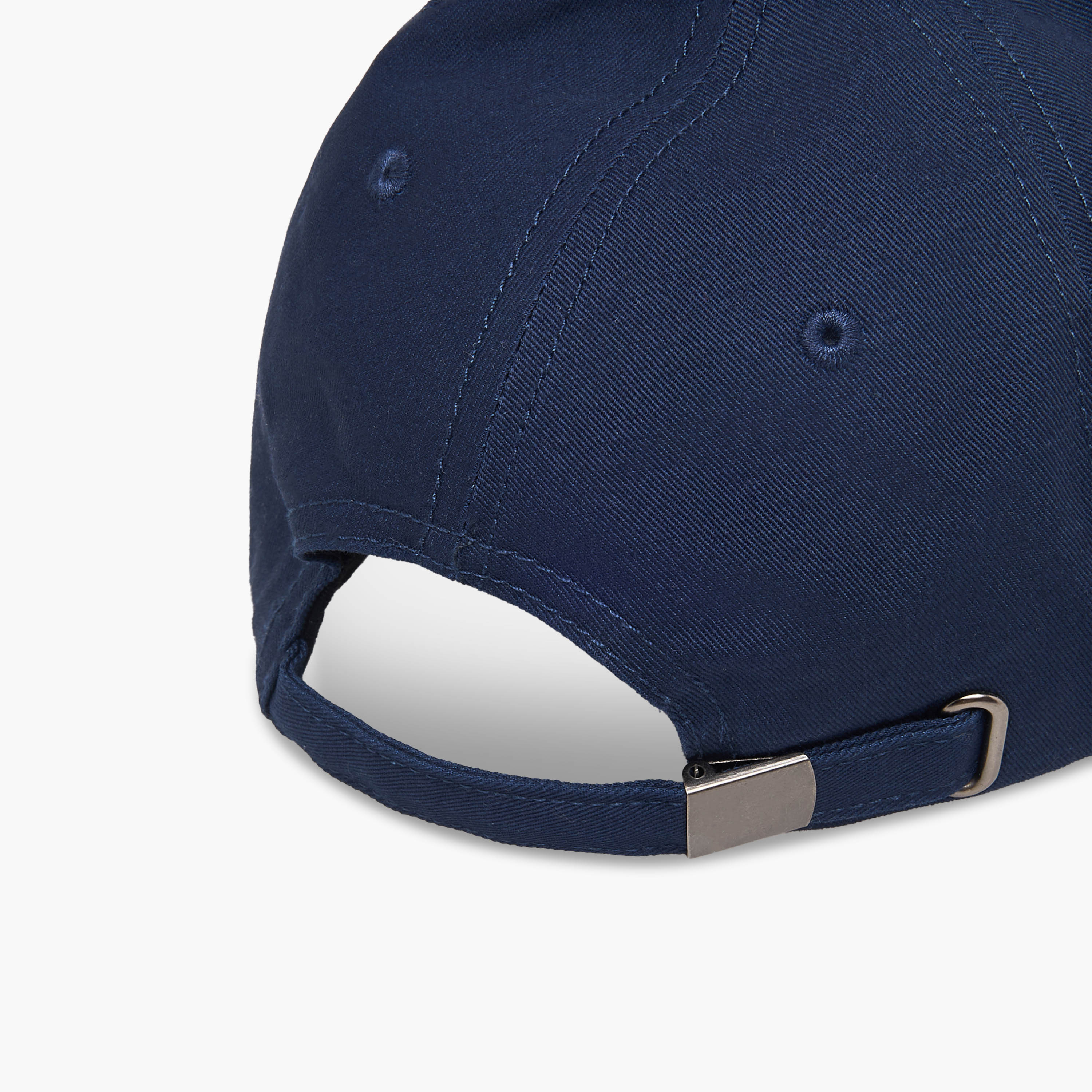 قبعة مطرزة برباط إغلاق بإبزيم-men-caps-image-6