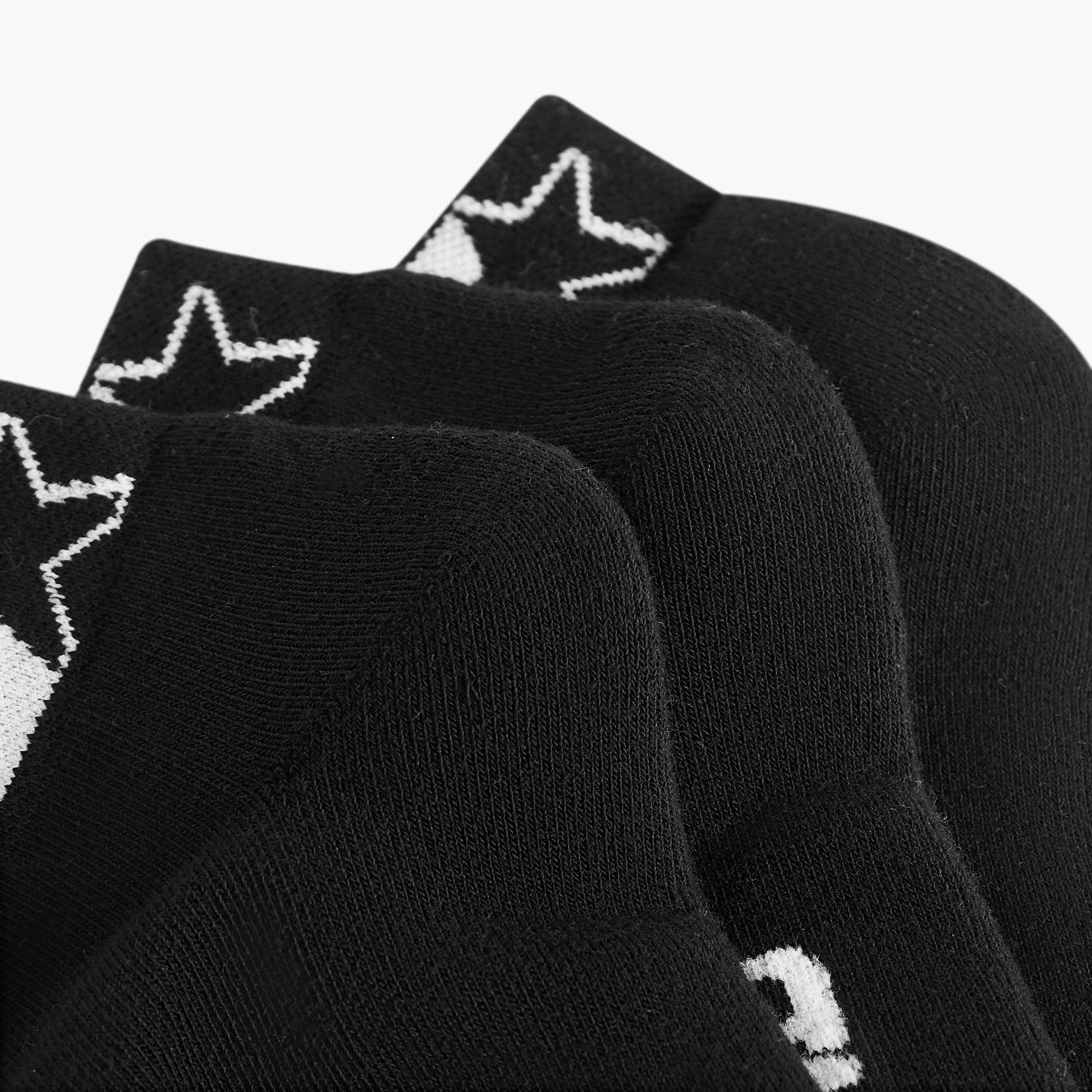 طقم جوارب 3 أزواج بطول الكاحل وطبعات شعار-men-socks-image-4