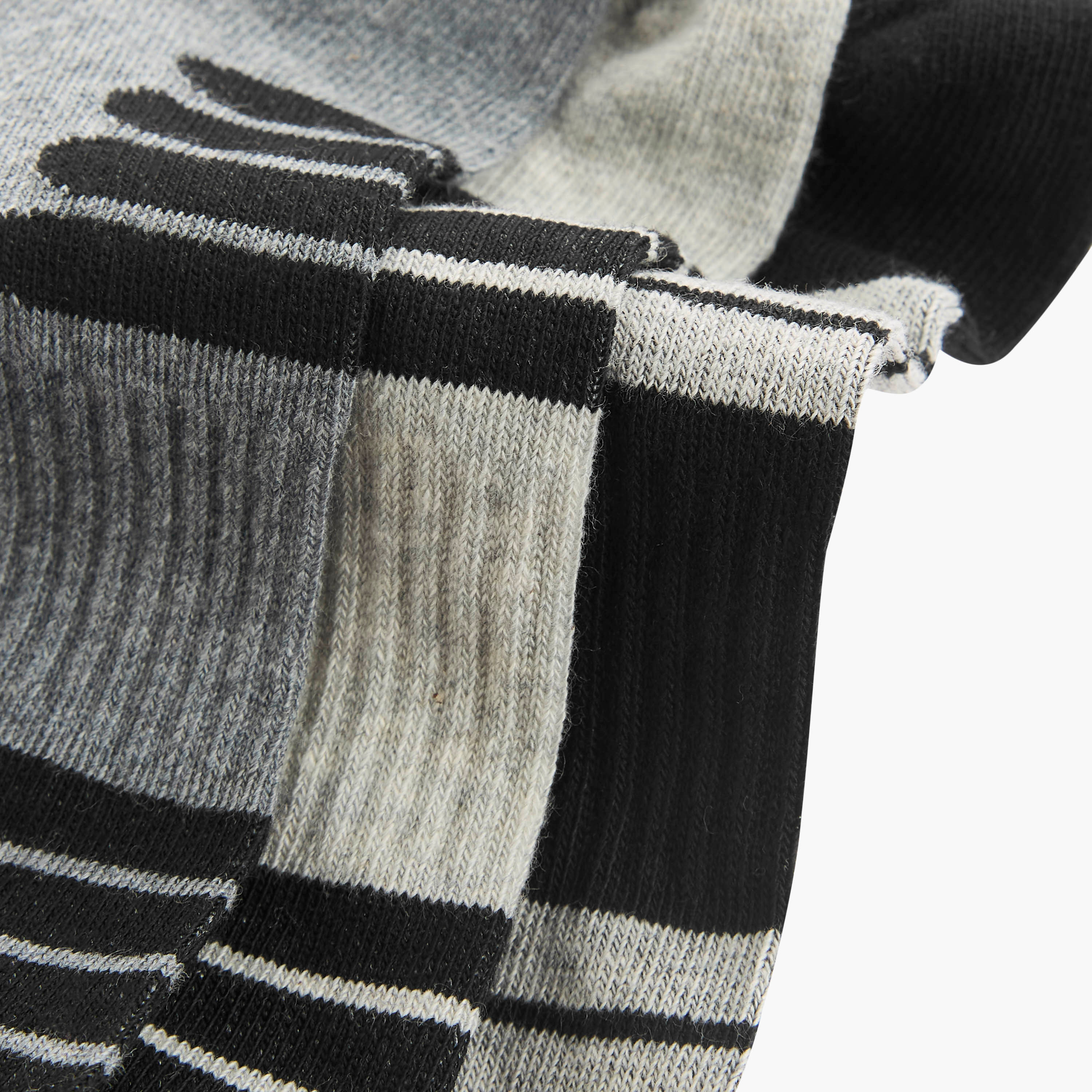 جوارب مقلّمة بطول الكاحل وحماية من البكتيريا - طقم من 3 أزواج-men-socks-image-4