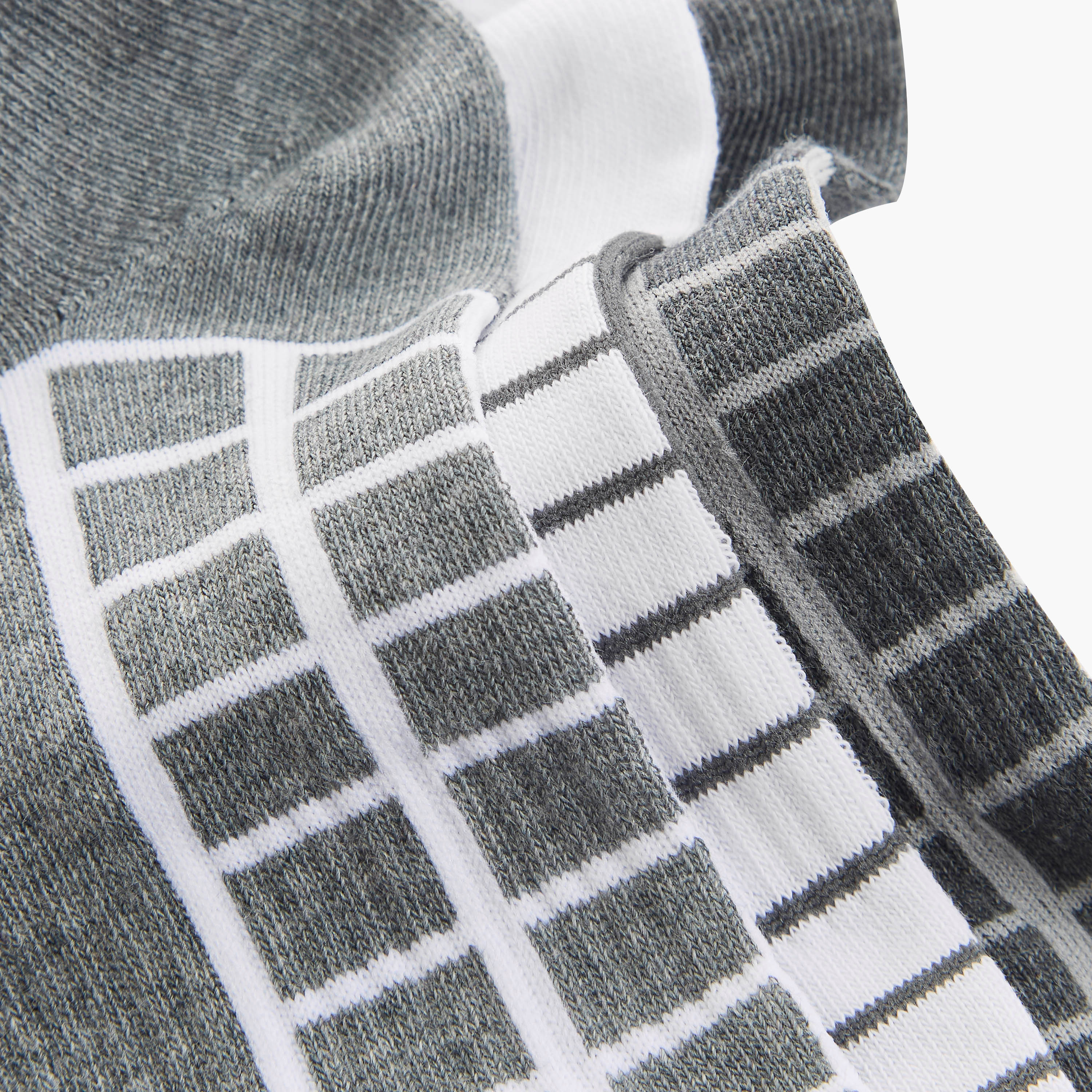 جوارب مقلّمة بطول الكاحل وحماية من البكتيريا - طقم من 3 أزواج-men-socks-image-4