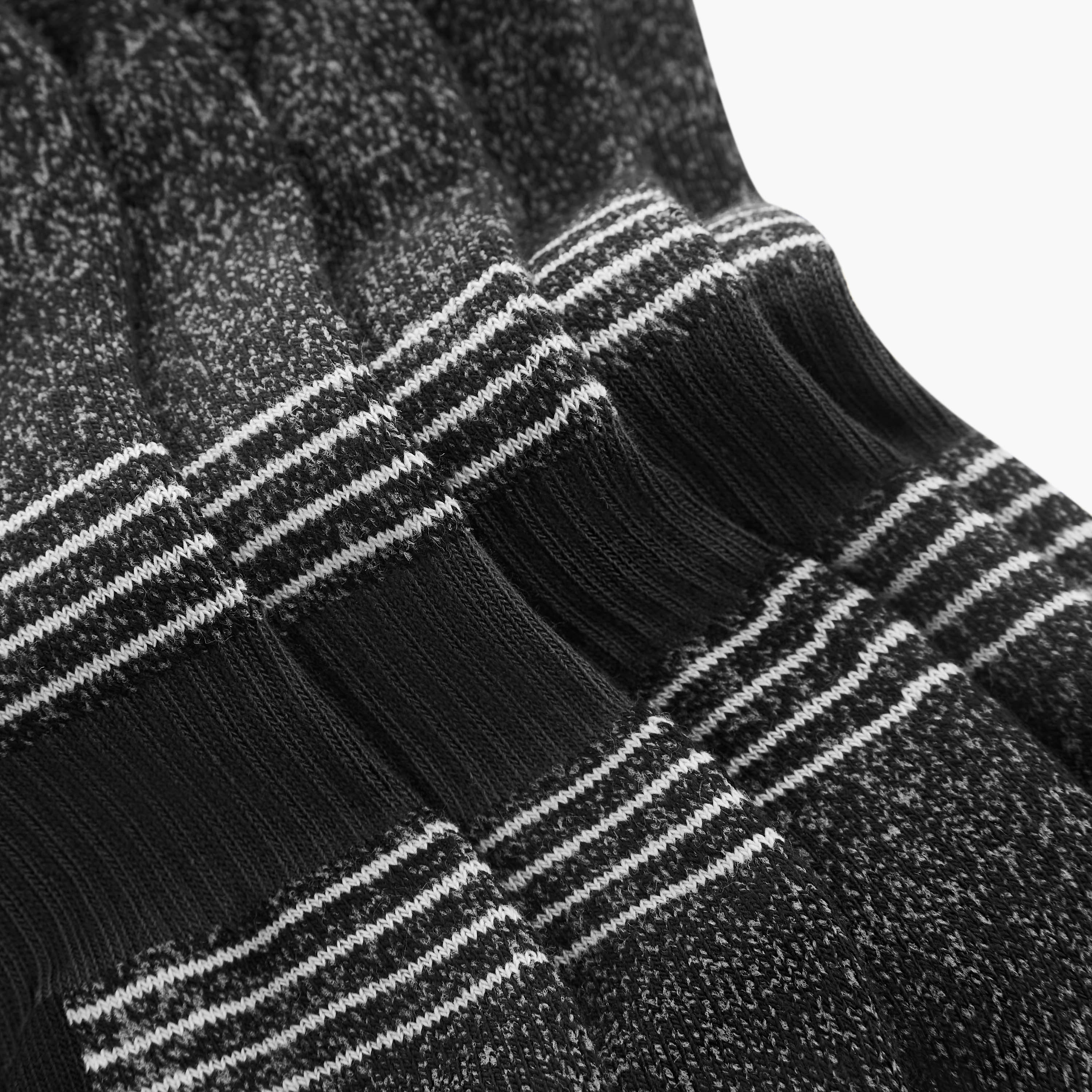 جوارب بارزة الملمس بطول الكاحل وحماية من البكتيريا - طقم من 5 أزواج-men-socks-image-4