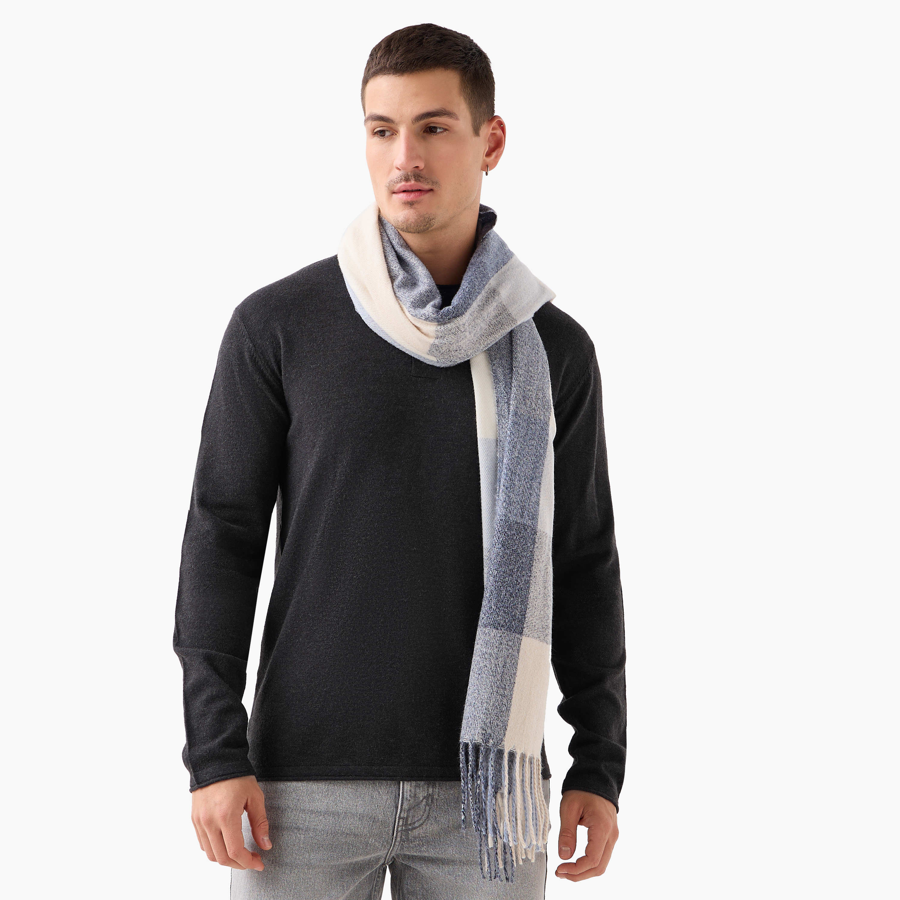 وشاح كاروهات بتفاصيل شراشيب-men-scarvesandgloves-image-2