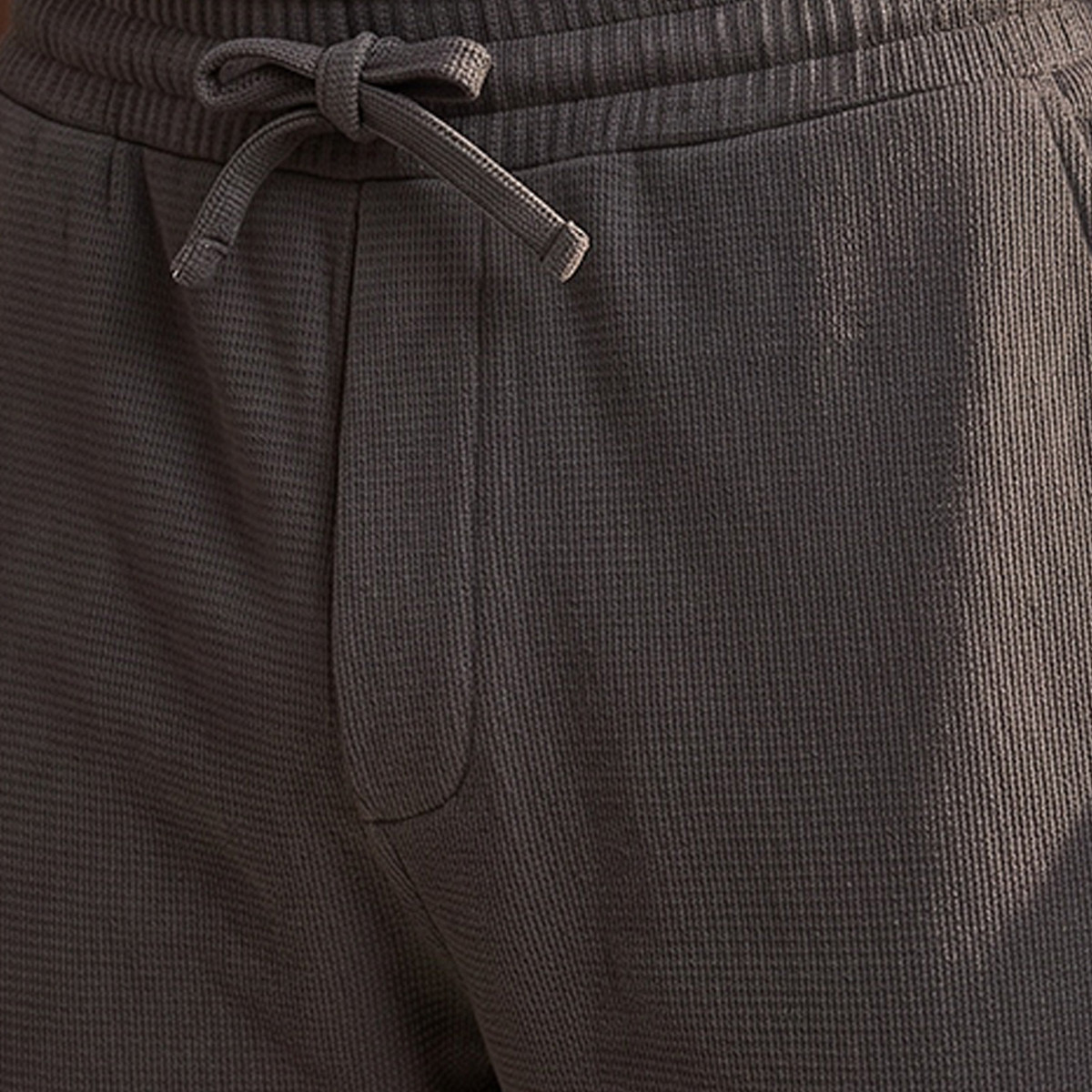 بنطلون بيجاما مضلّع بجيب-men-clothing-nightwear-pyjamaandshorts-image-2