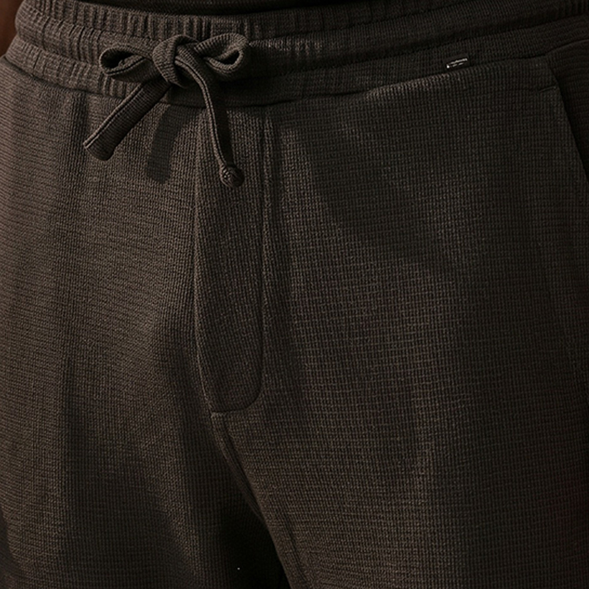 بنطلون بيجاما مضلّع بجيب-men-clothing-nightwear-pyjamaandshorts-image-2