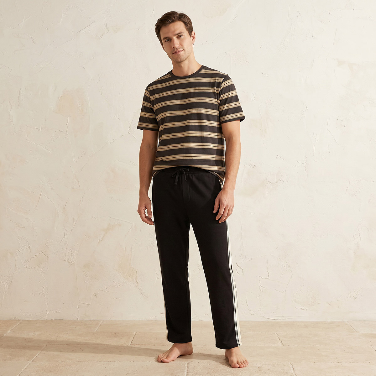 بنطلون بيجاما بتفاصيل شريط وجيب-men-clothing-nightwear-pyjamaandshorts-image-3
