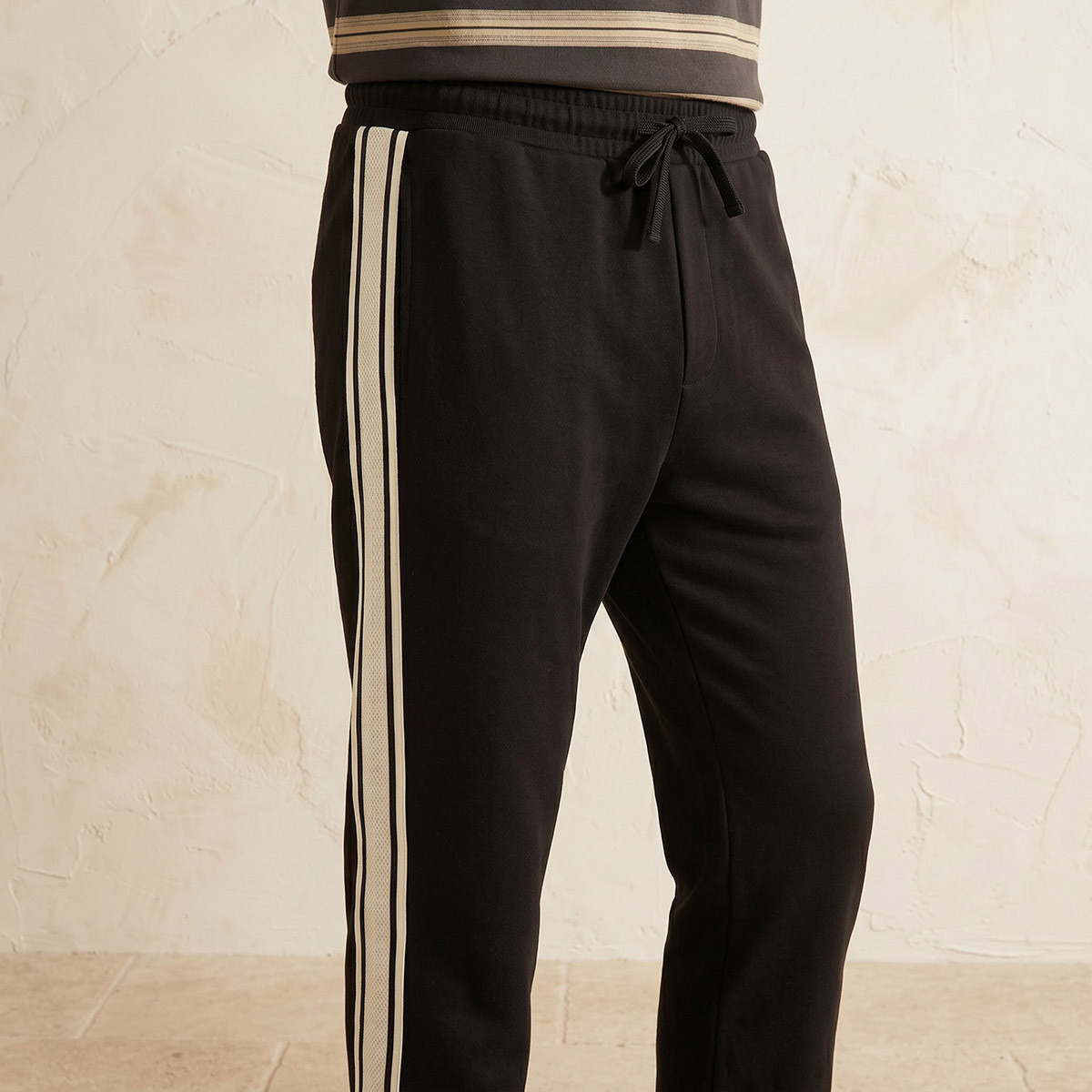 بنطلون بيجاما بتفاصيل شريط وجيب-men-clothing-nightwear-pyjamaandshorts-image-6