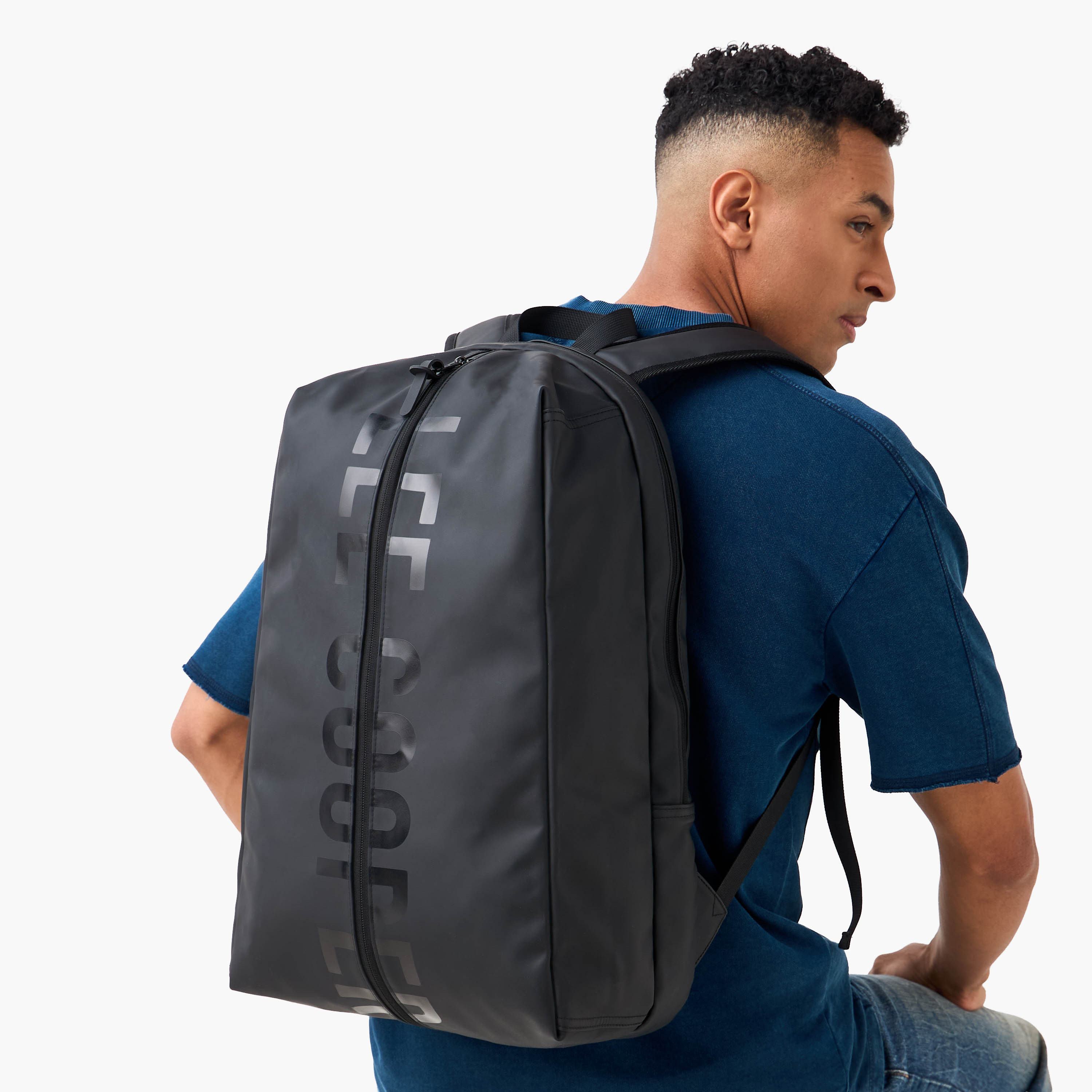 شنطة ظهر للرجال مع أحزمة كتف مبطنة من لي كوبر-men-bags-image-2