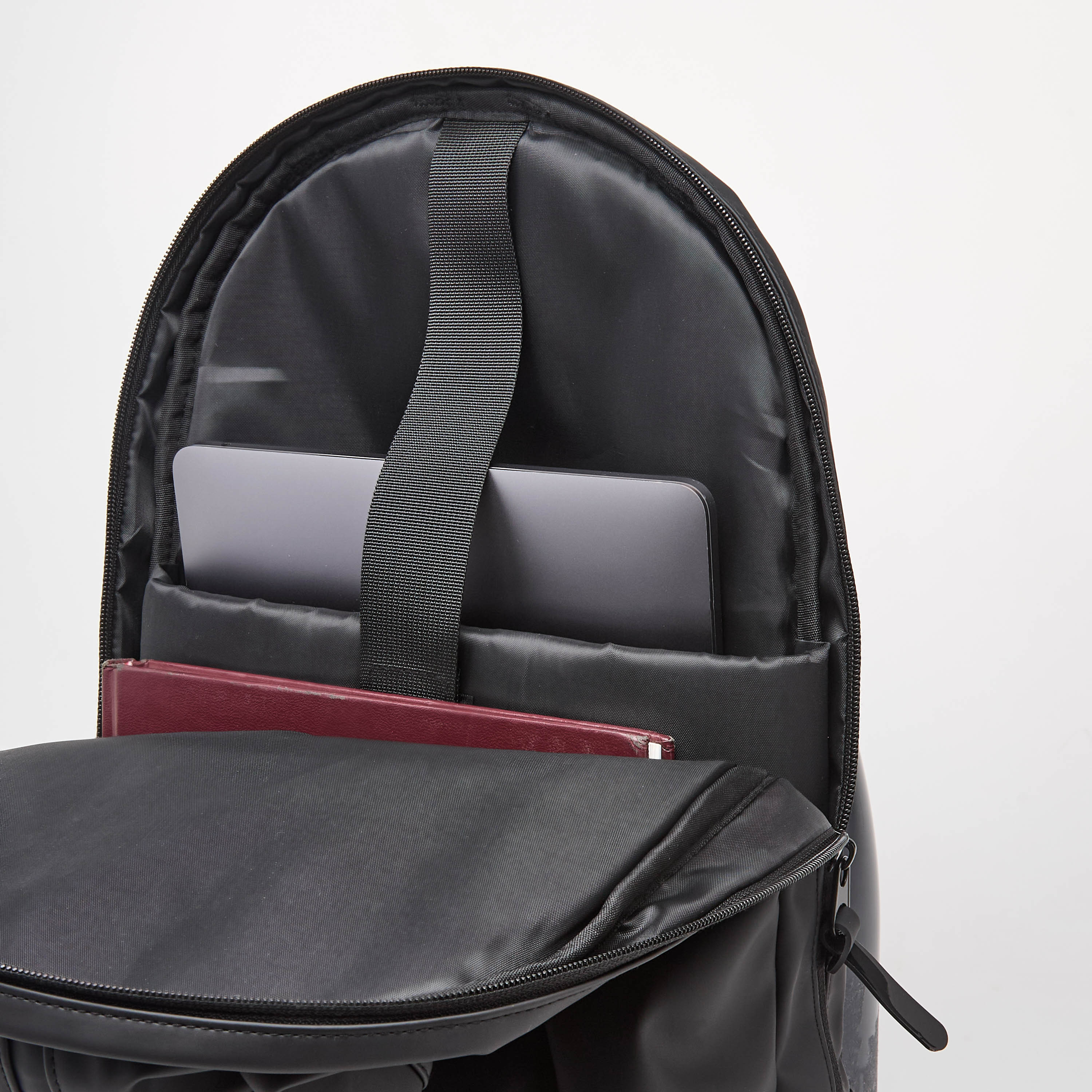 شنطة ظهر للرجال مع أحزمة كتف مبطنة من لي كوبر-men-bags-image-8